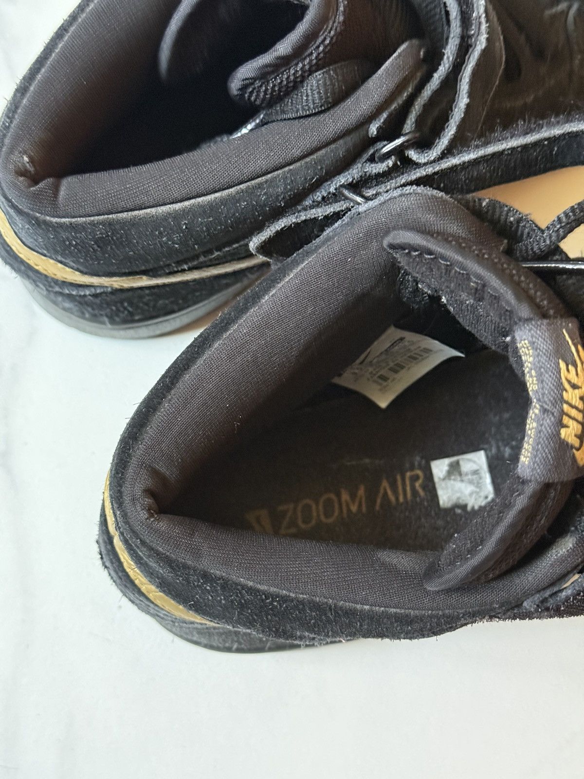 Nike SB Nike SB Dunk Mid Obsidian Metallig Gold Size US 9.5 / EU 42-43 - 9 Thumbnail