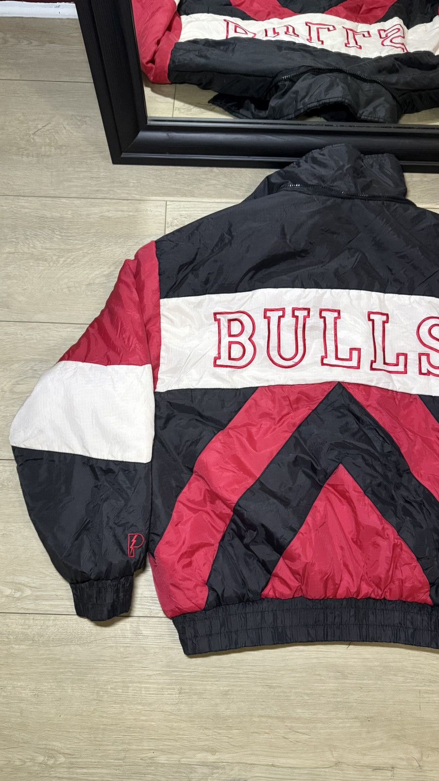 Vintage 1990s Chicago Bulls Pro Player Zip Up Windbreaker
