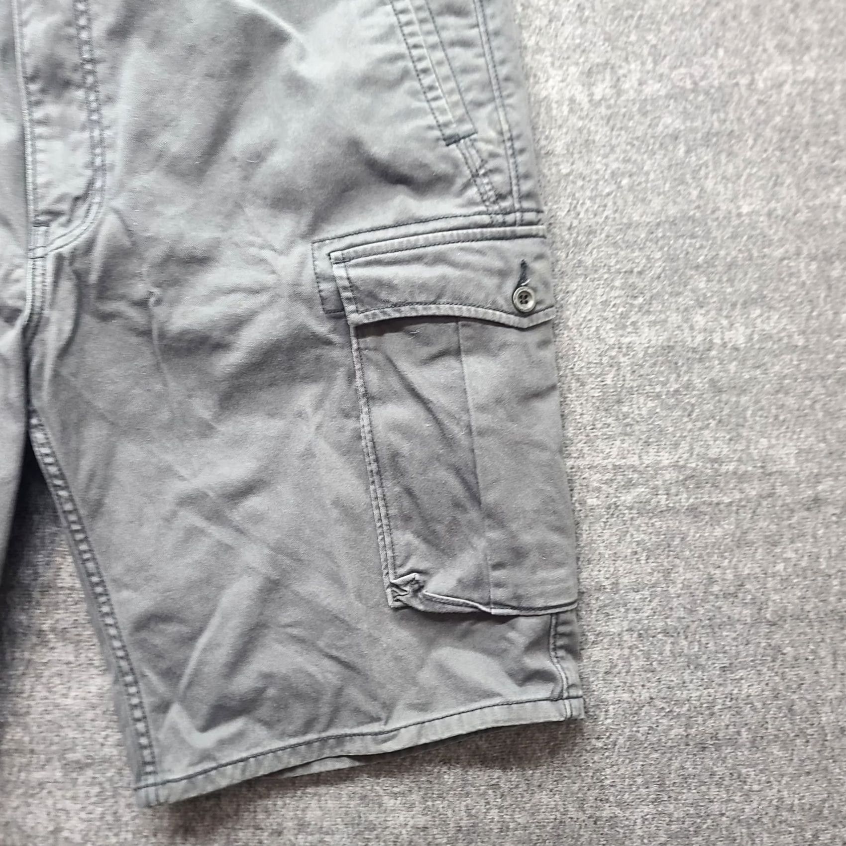 Levi's Levi's Cargo Shorts Mens Regular 38 Inseam 11" Gray Cotton Button Zipper Front Pocket 90s Outdoor Casual Travel Workwear Mens Size US 38 / EU 54 - 6 Thumbnail