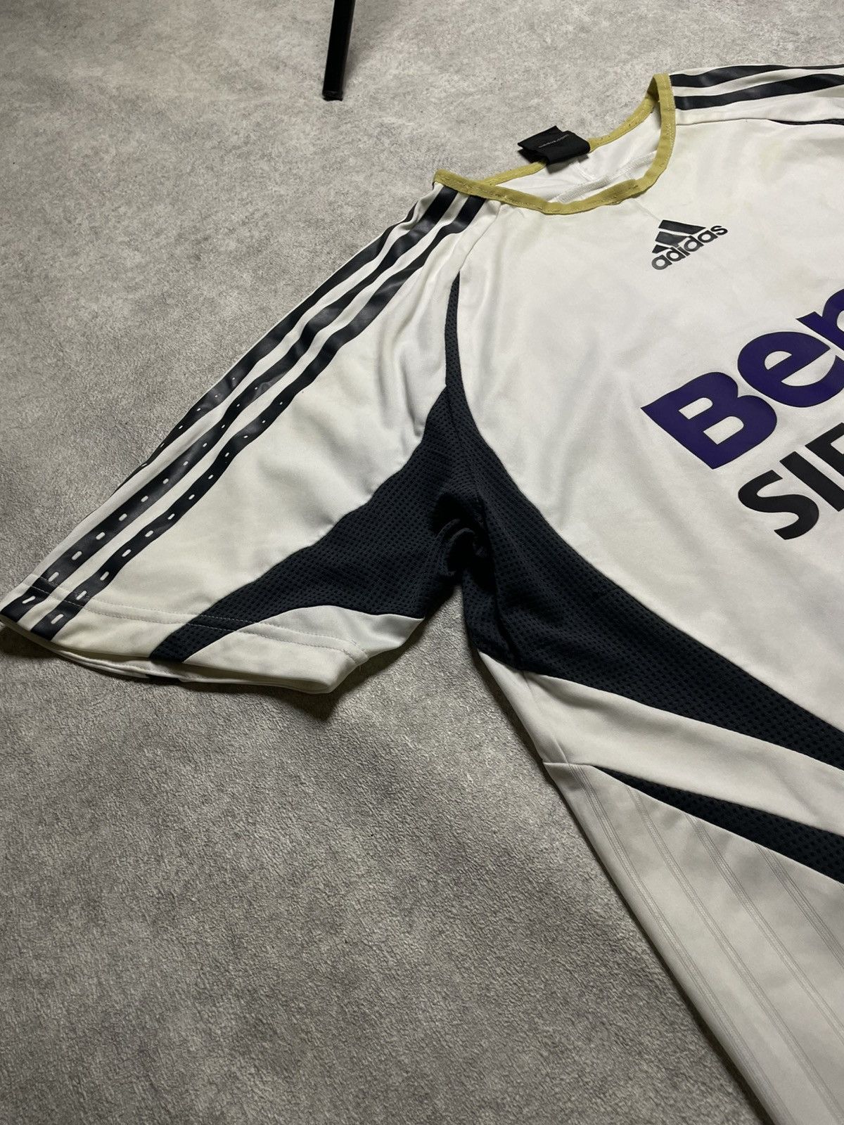 Adidas Real Madrid 2006-2007 home jersey soccer Adidas Size US L / EU 52-54 / 3 - 6 Thumbnail