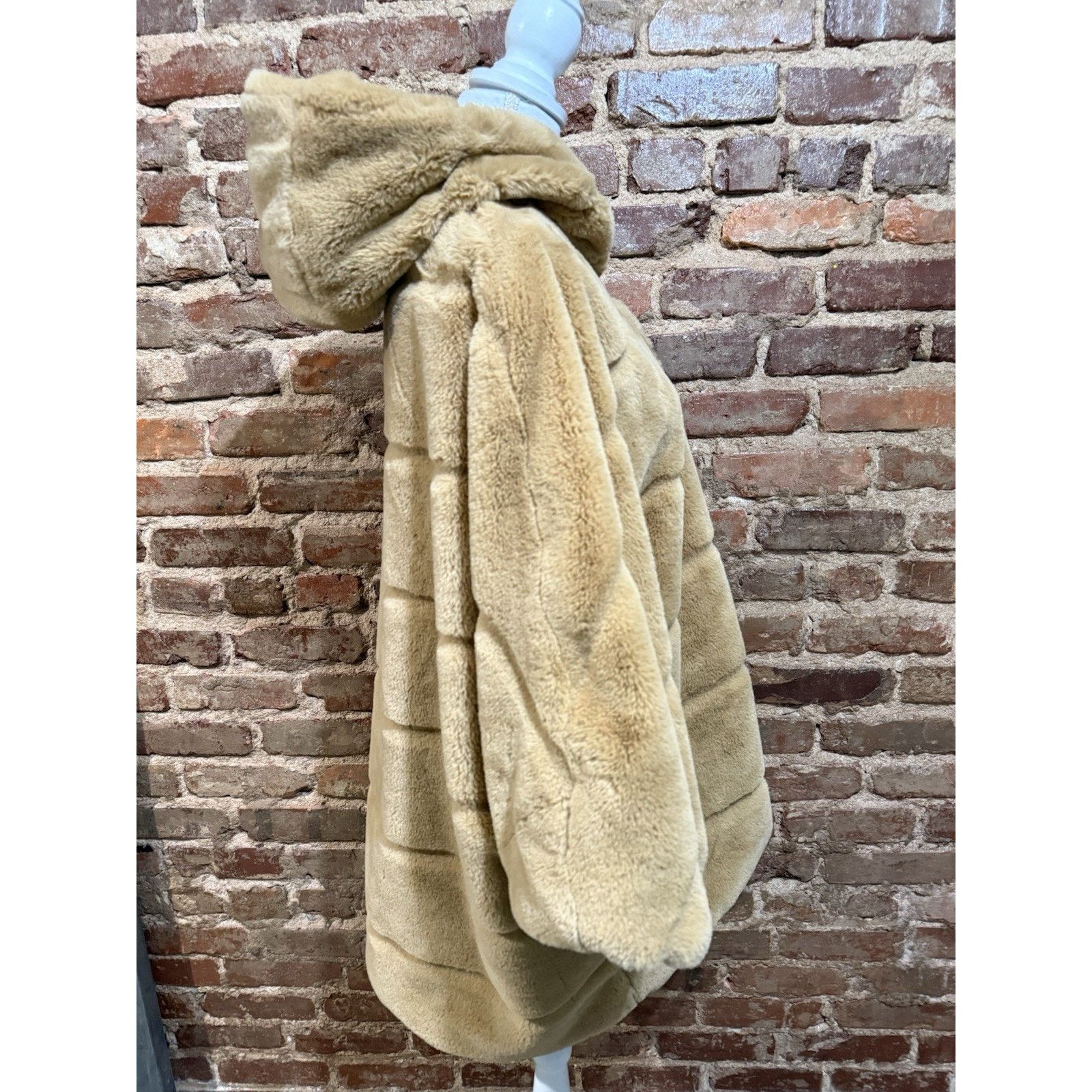 & Other Stories QIYE FAUX FUR HOODED TAN RIBBED FURRY JACKET ONE SIZE Size ONE SIZE - 3 Thumbnail