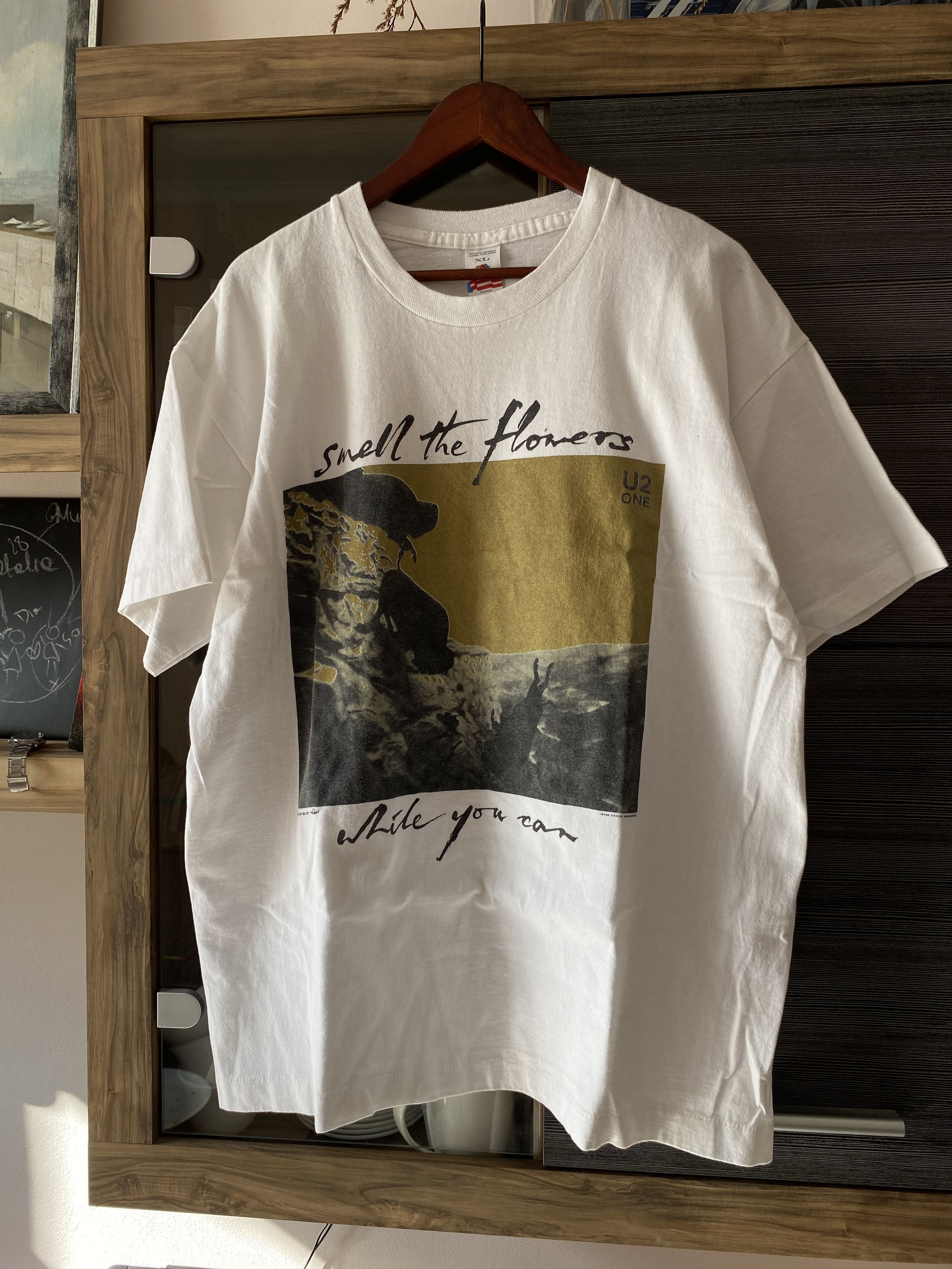 Fruit Of The Loom Vintage U2 Smell The Flowers While You Can 90s Tour Tee Rare Size US XL / EU 56 / 4 - 1 Thumbnail
