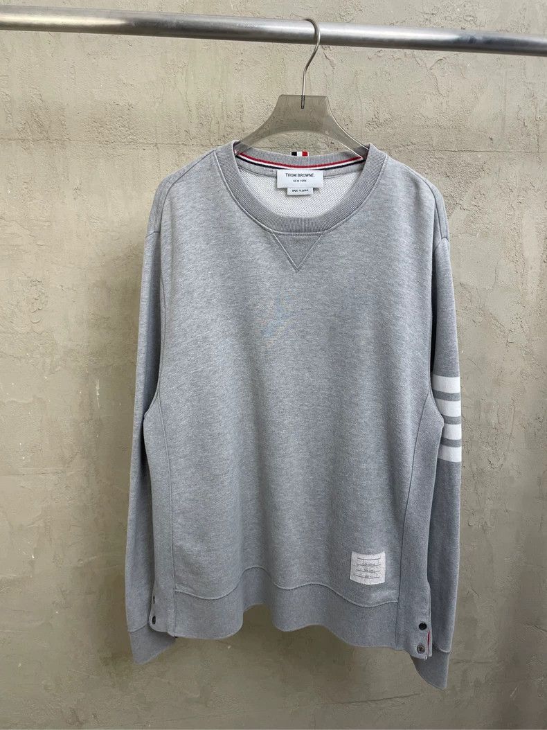 Thom Browne Thom browne Gray four-striped round-neck sweatshirt 2504-Ne Size US XXL / EU 58 / 5 - 1 Thumbnail