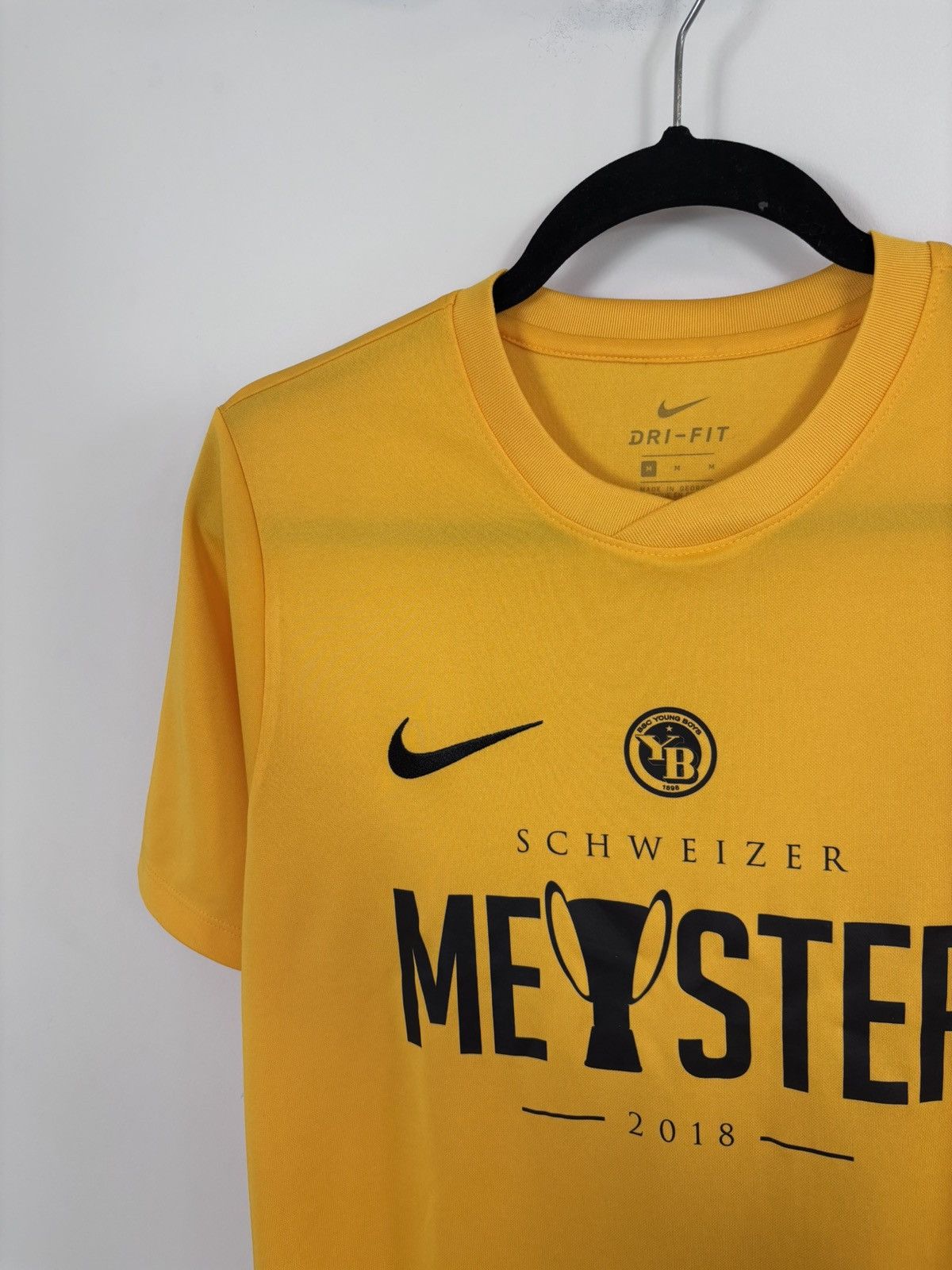 Nike Nike Young Boys Switzerland 2018 #12 Football Soccer Jersey Size US M / EU 48-50 / 2 - 6 Thumbnail