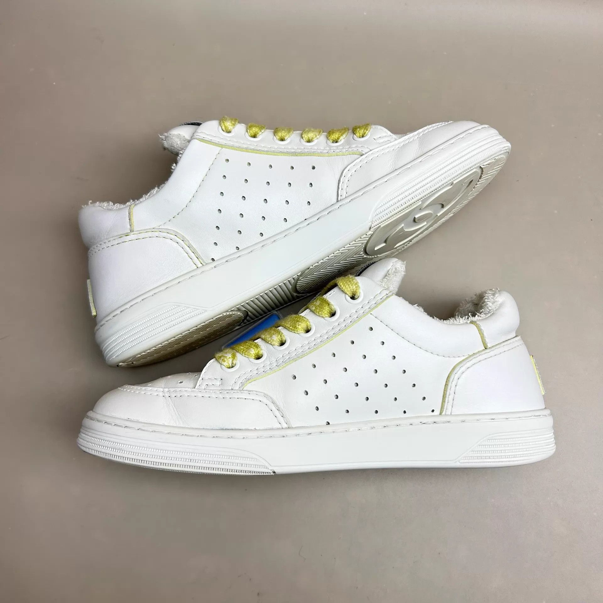 Chanel CHANEL White & Green CC Logo Sneaker 37 Size US 6.5 / IT 36.5 - 4 Thumbnail