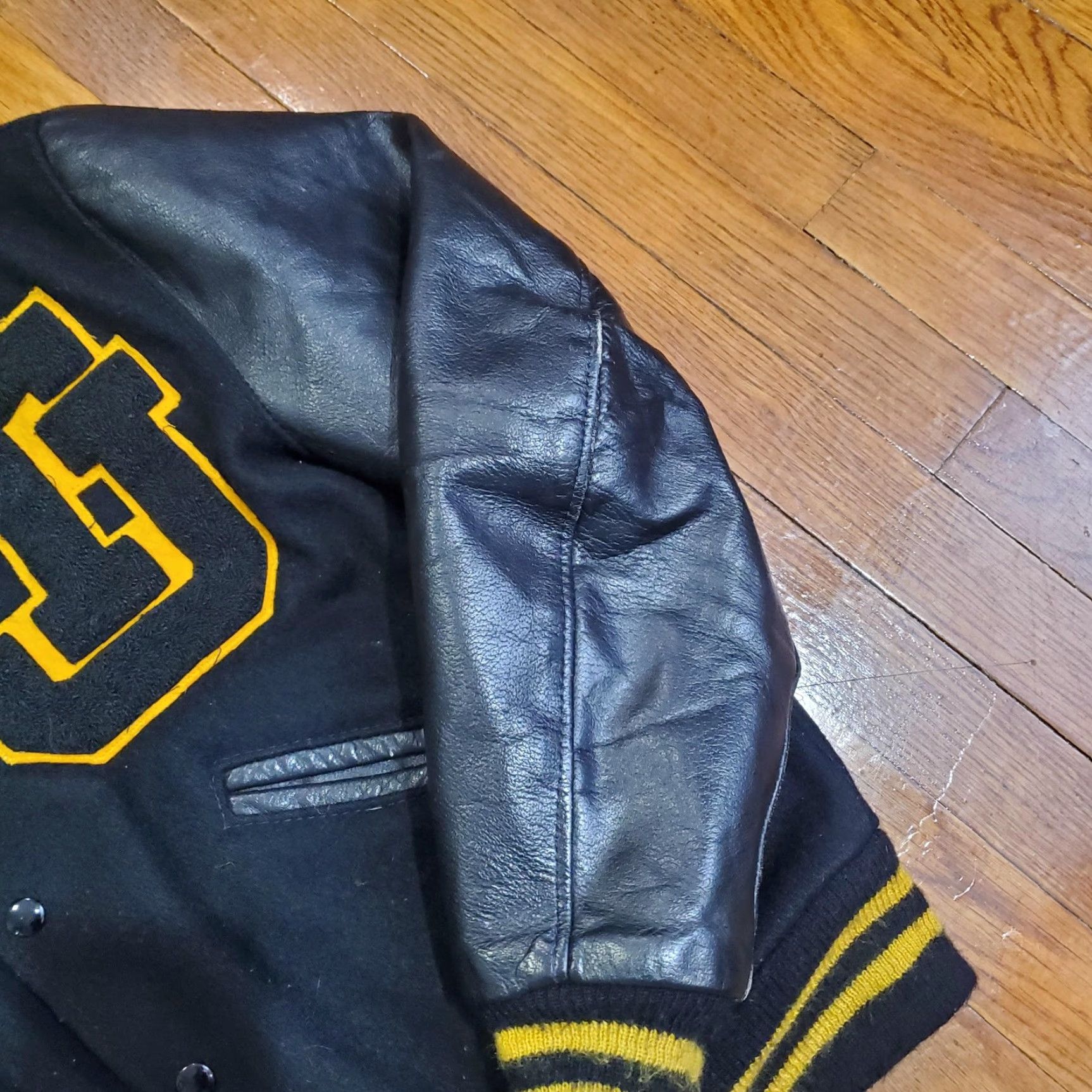 Vintage VINTAGE DeLong Jacket Mens 40 Black Varsity Leather Sleeves USA 80s Size US XXS / EU 40 - 3 Thumbnail