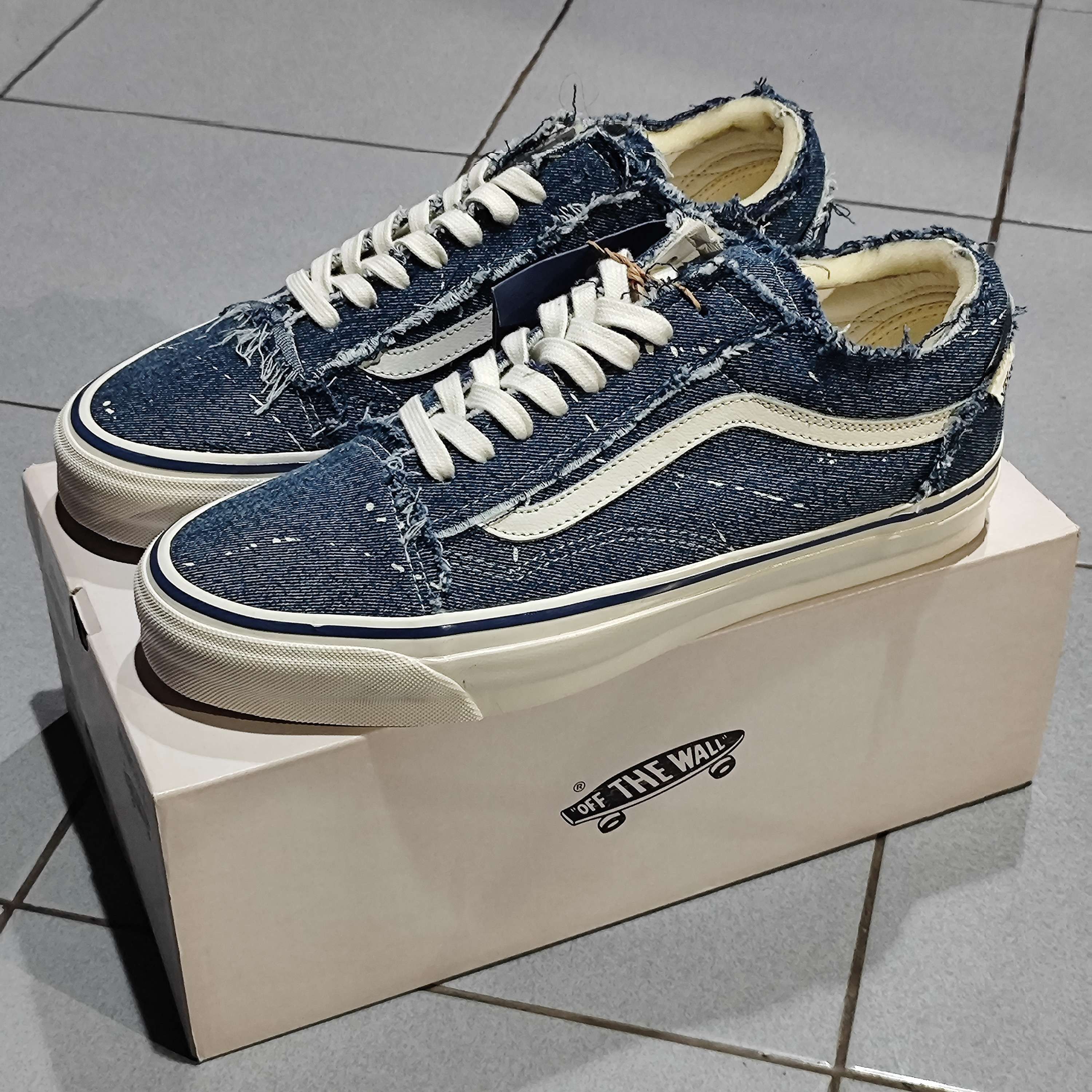 Vans Vans x Invincible LX Old Skool Frayed Denim - Indigo Size US 11 / EU 44 - 1 Thumbnail
