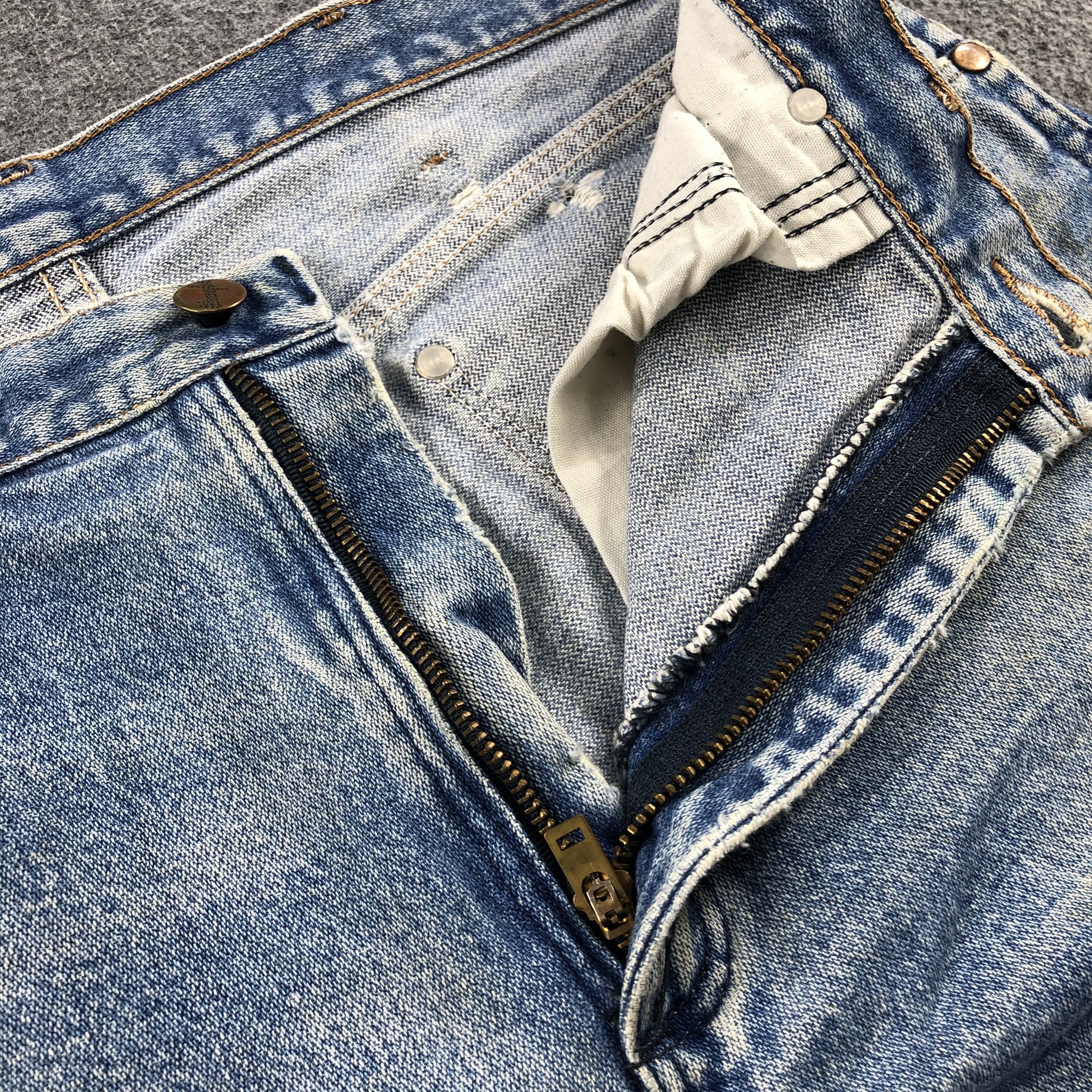 Vintage Vintage Blue Wash Wrangler Jeans-J1498 Size US 33 - 12 Thumbnail