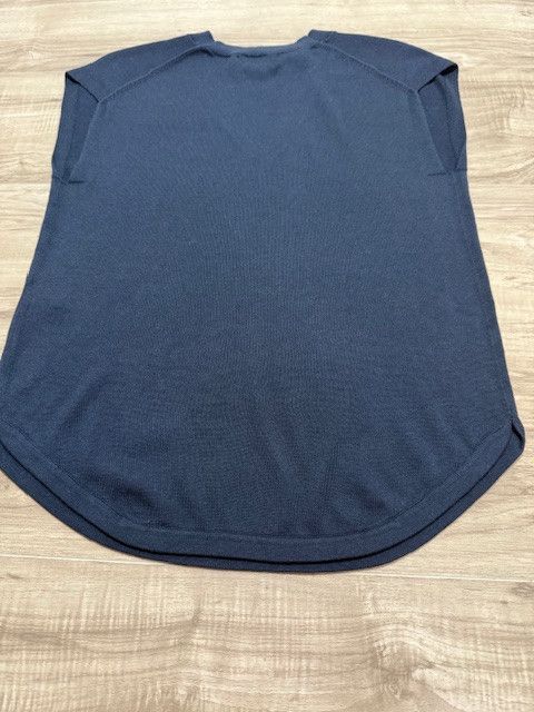 Banana Republic NWT Banana Republic Forever Round-Hem Sleeveless Sweater/Top Size XS / US 0-2 / IT 36-38 - 7 Thumbnail