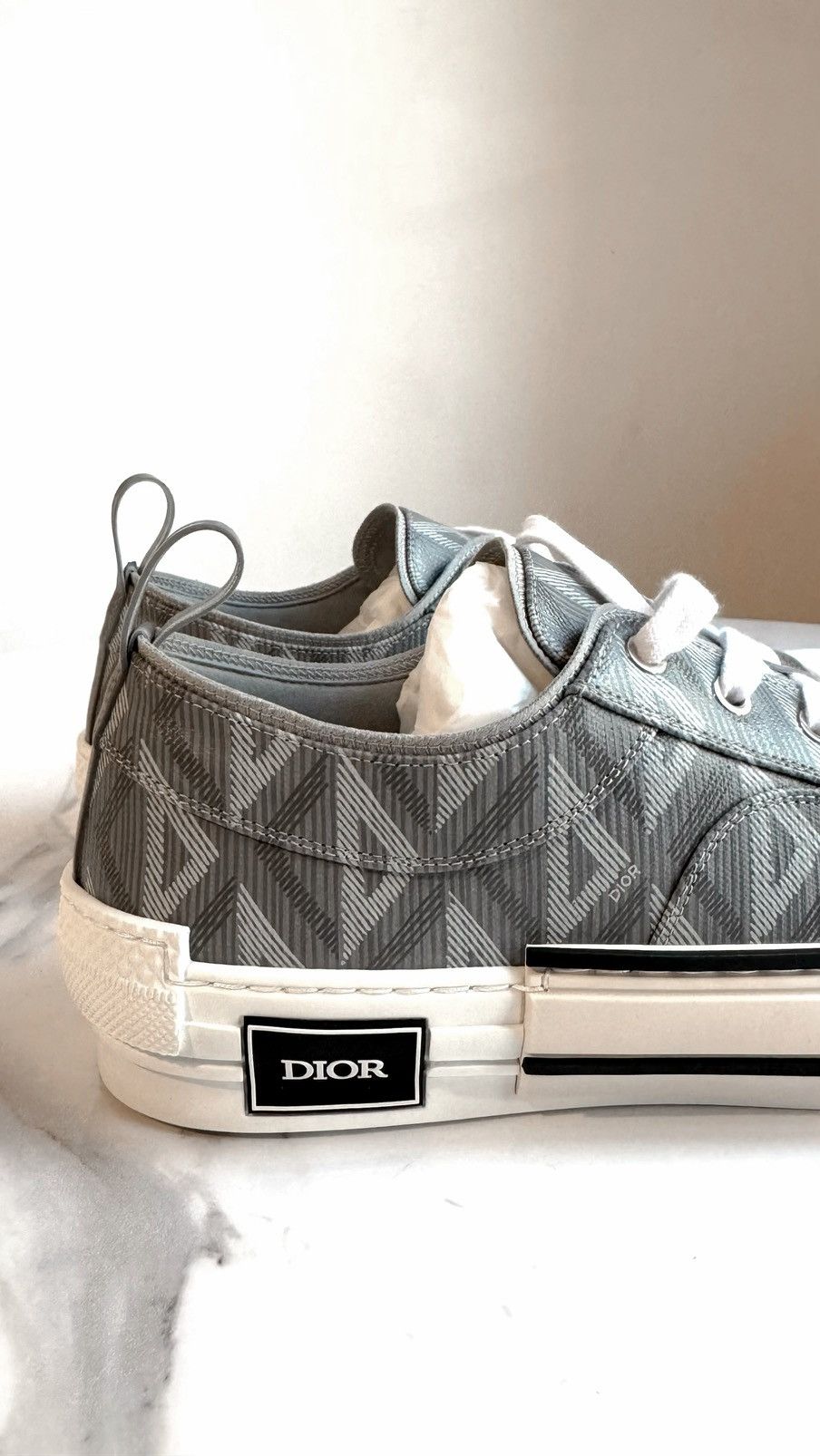 Dior Dior B23 CD Diamond Low-Top Sneakers in Gray and White Size US 11 / EU 44 - 8 Thumbnail
