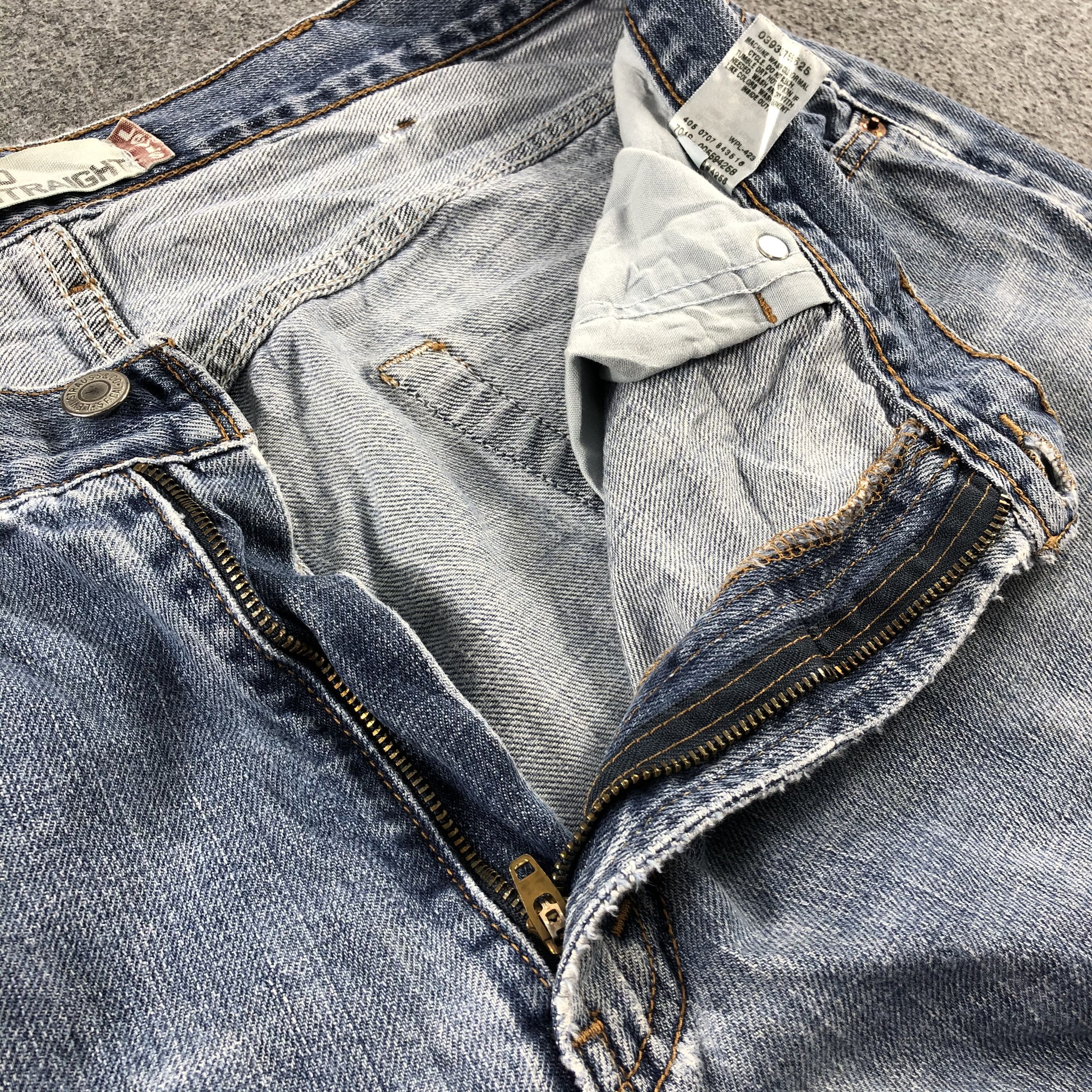 Levi's Vintage Blue Wash Levis 559 Jeans-J2459 Size US 37 - 12 Thumbnail