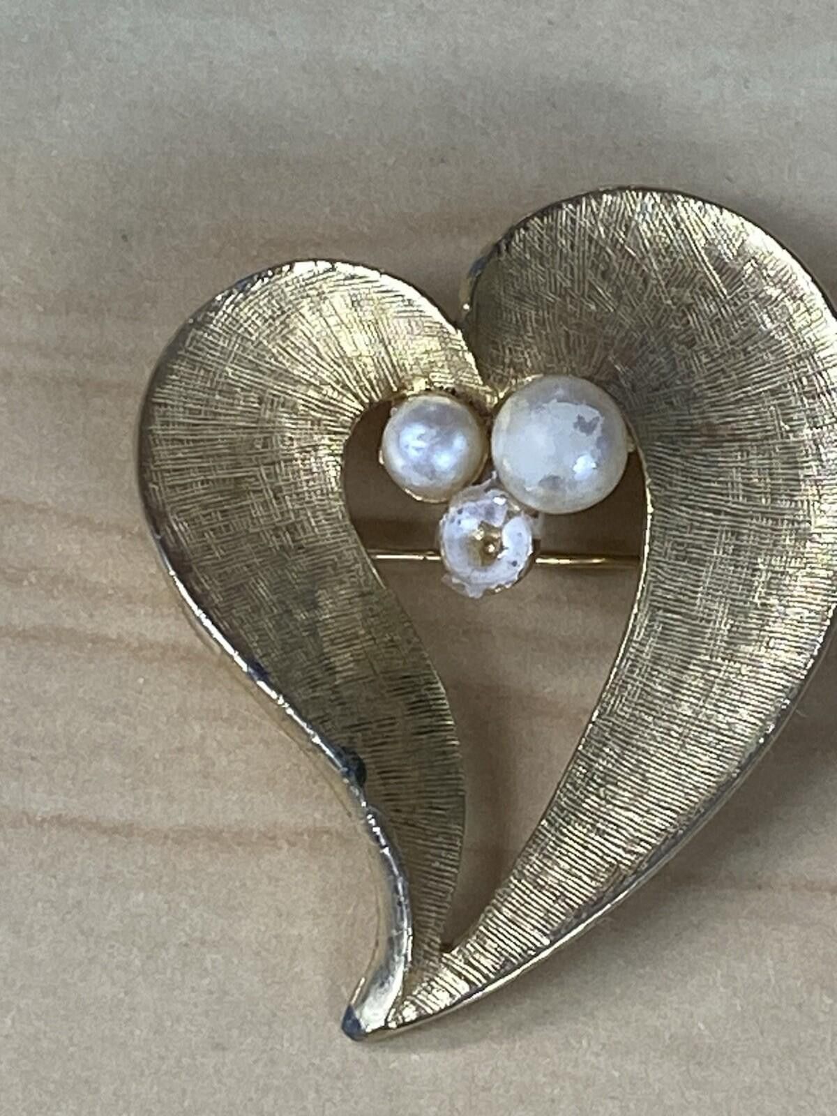 Antique Rivet VINTAGE ANTIQUE PIN BROOCH GOLD TONE HEART Size ONE SIZE - 3 Thumbnail