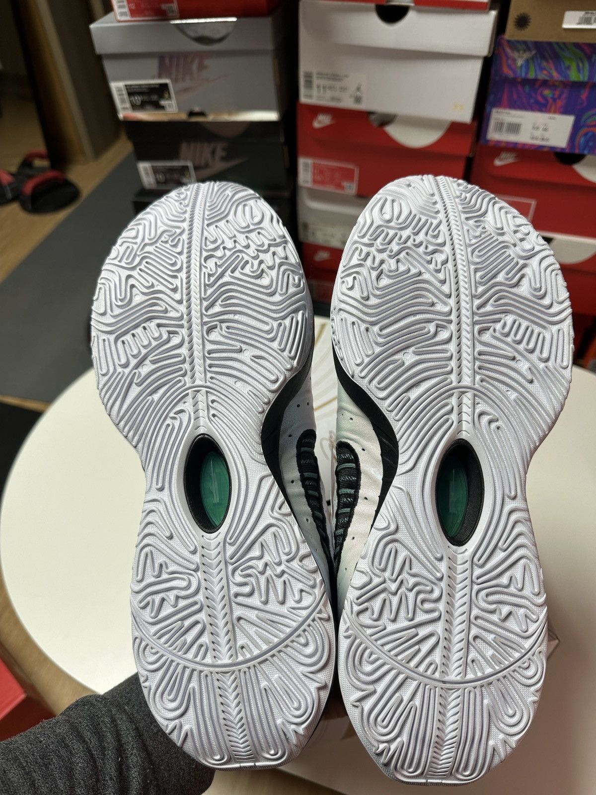 Nike NIKE LEBRON XXI 21 WHITE BLACK BICOASTAL MEN SIZE 11 NEW BOX Size US 11 / EU 44 - 11 Thumbnail