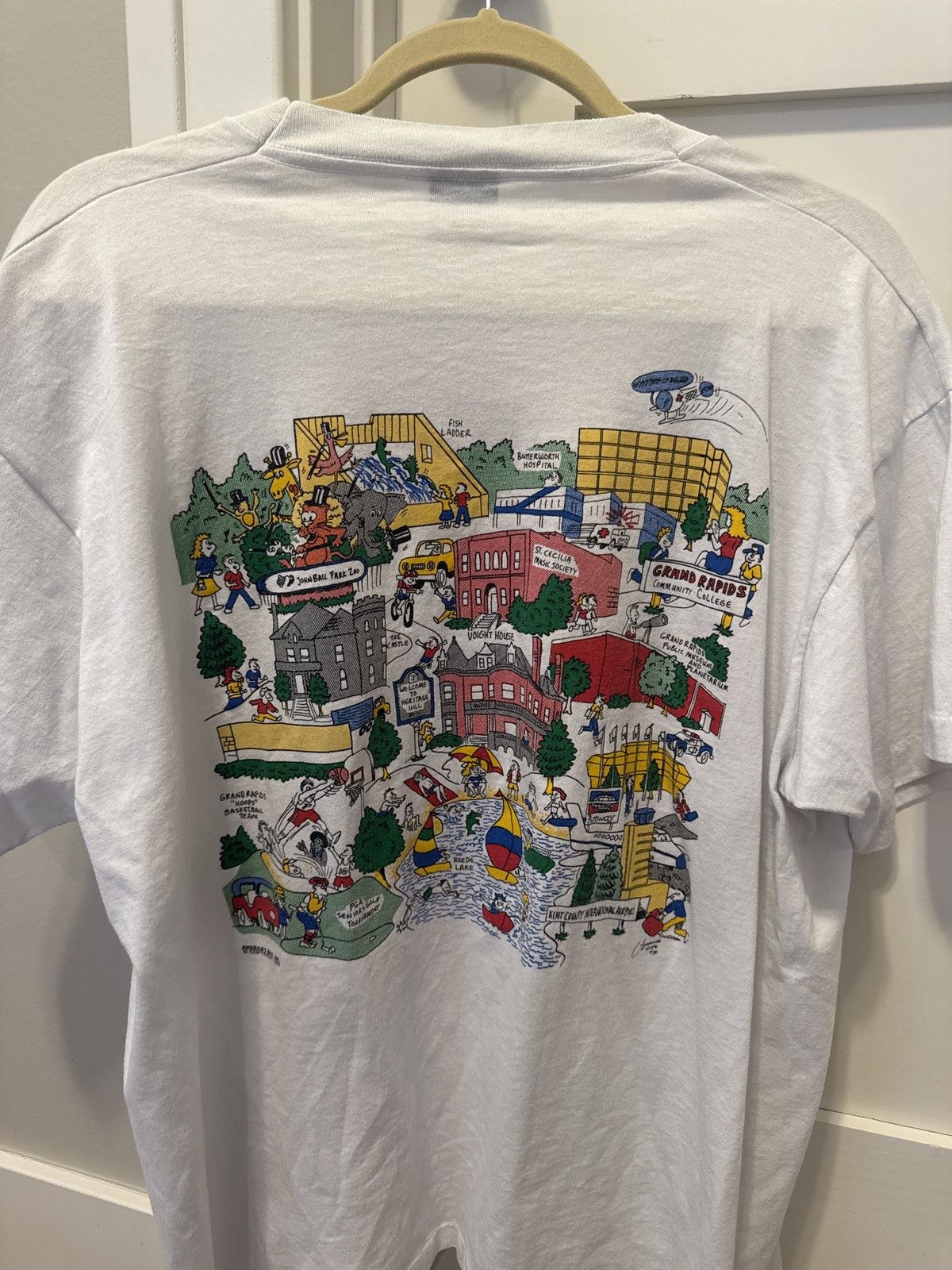 Vintage Vintage Grand Rapids Graphic T-Shirt Size US XL / EU 56 / 4 - 2 Thumbnail