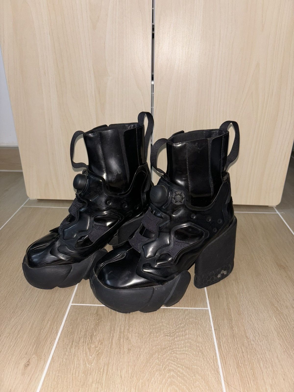 Maison Margiela × Reebok [RARE] Maison Margiela x Reebok Instapump Fury Tabi (Black) Size US 6 / IT 36 - 3 Thumbnail