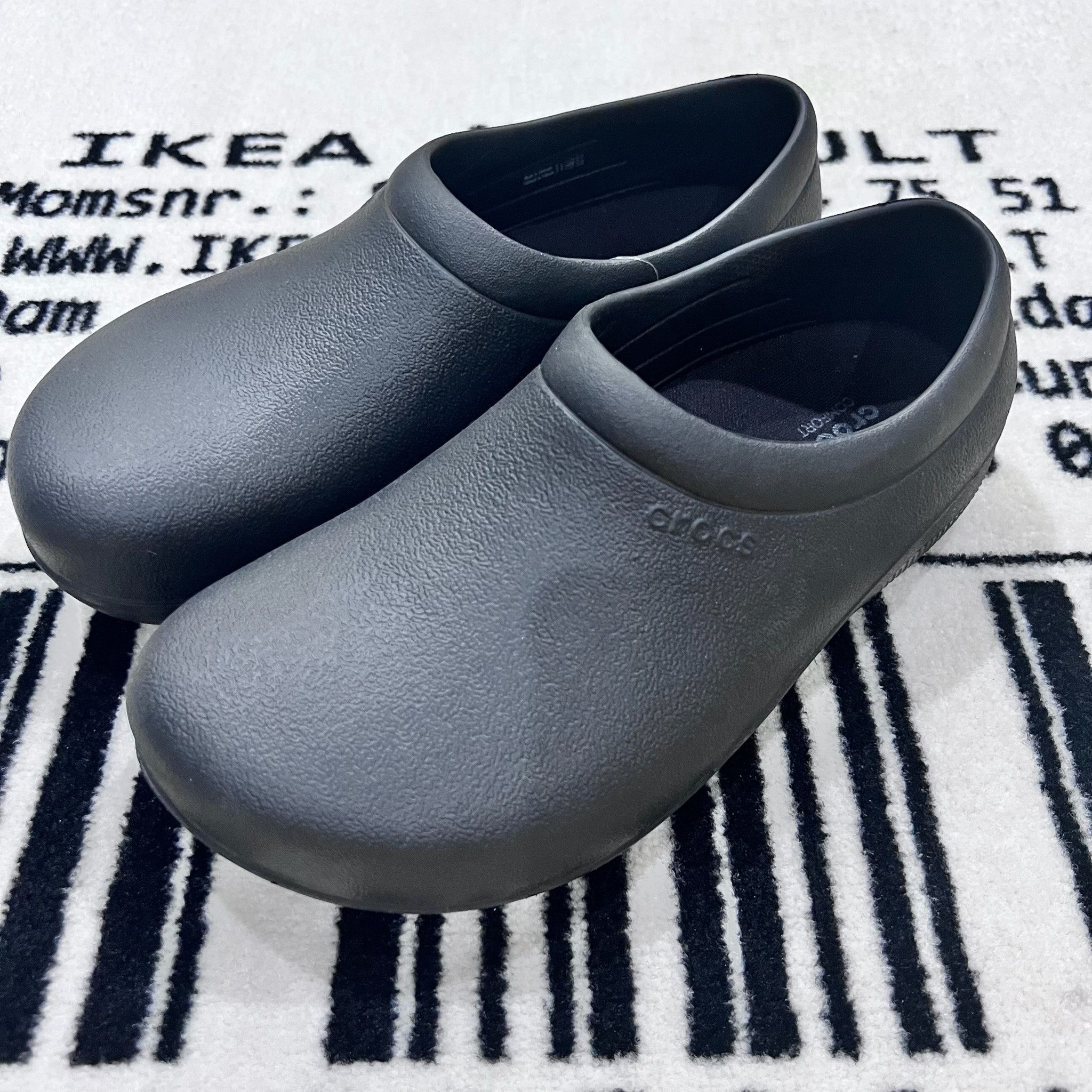 Crocs Crocs On The Clock Work Slip-On Dual Comfort Anti Slip Clog Size US 9 / EU 42 - 1 Thumbnail