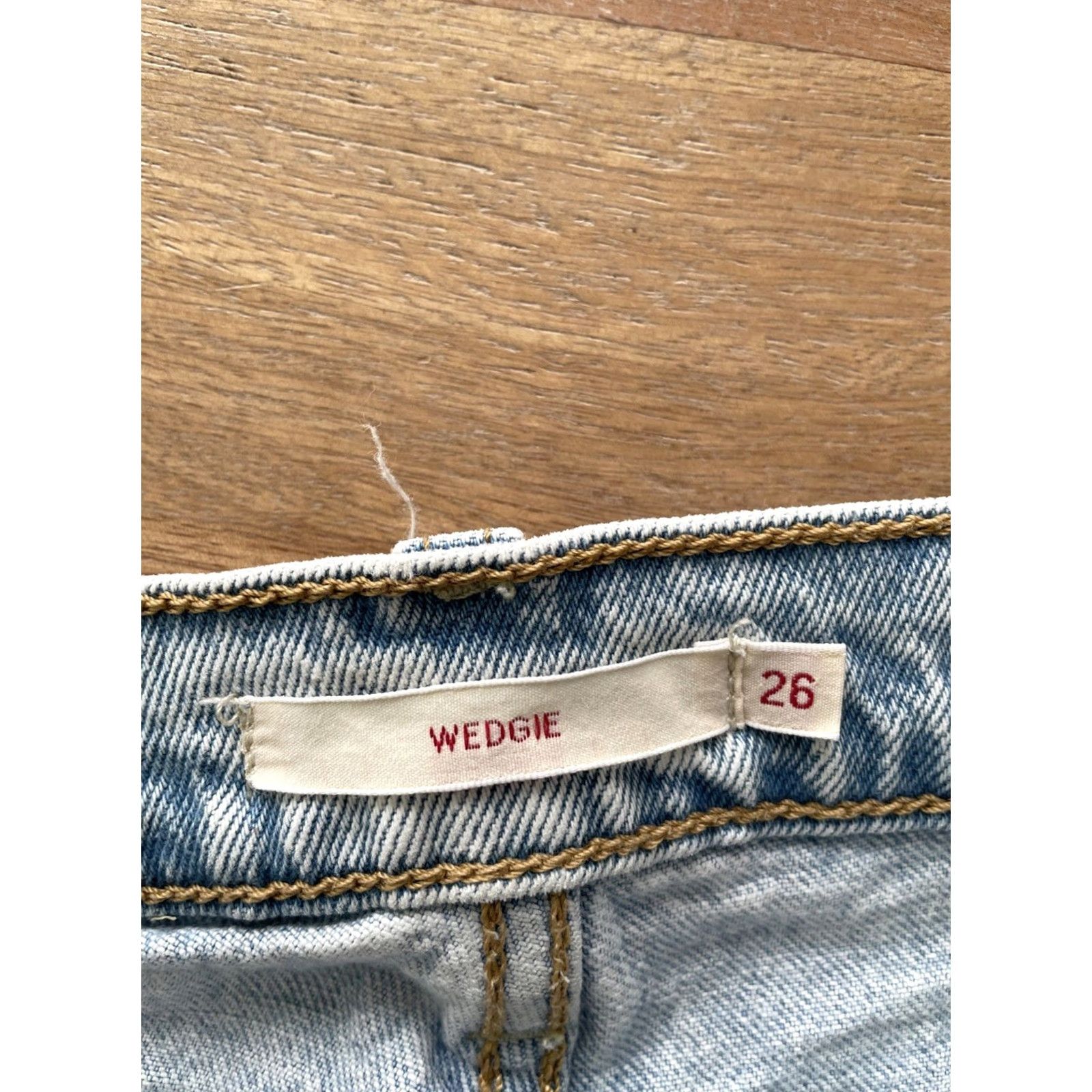 Levi's Levi's Wedgie Fit Jeans Womens 26x27 Button Fly Light Blue Denim 90s Mom Style"} Size 26" / US 2 / IT 38 - 3 Thumbnail