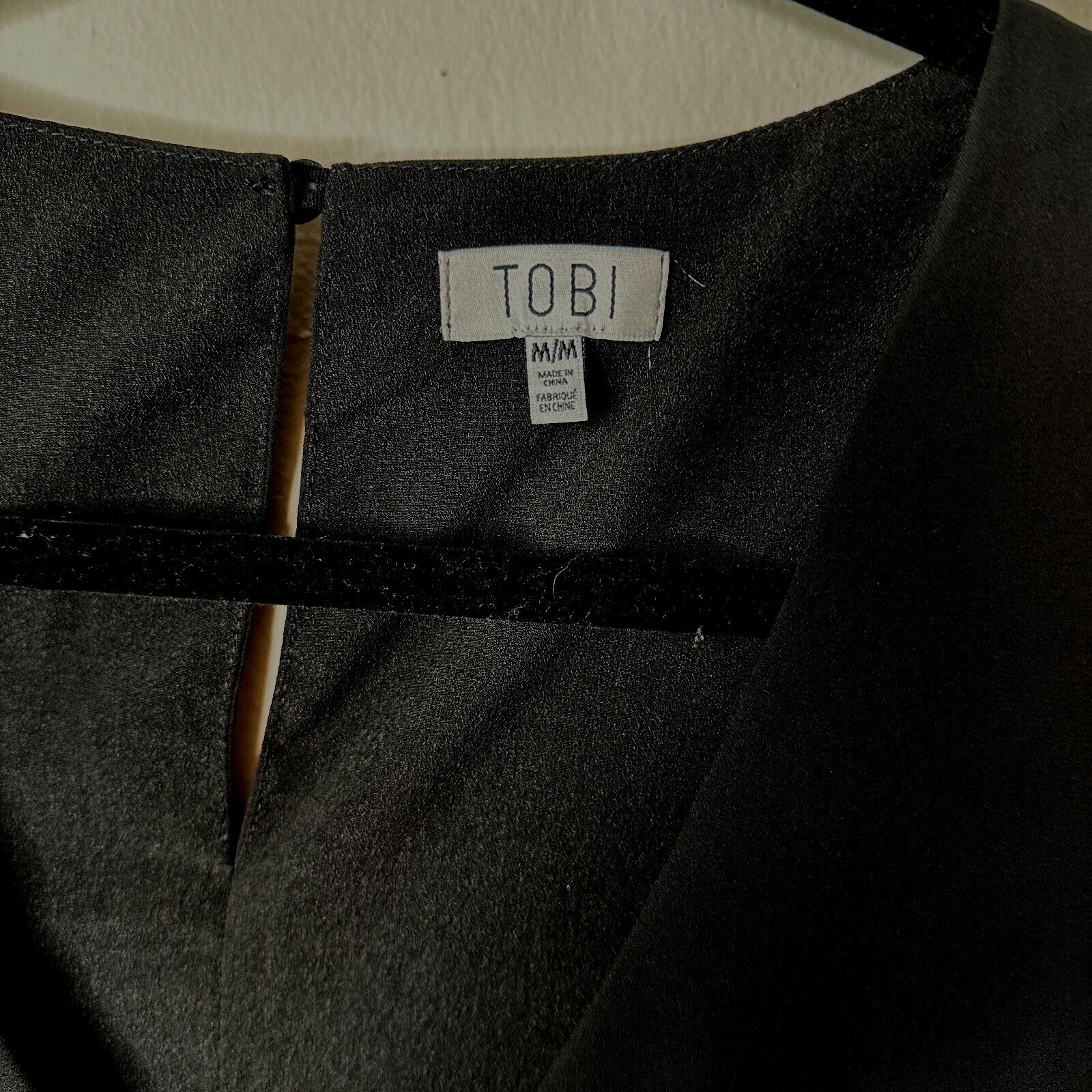 Other Tobi Black Cold Shoulder Long Sleeve V-Neck Keyhole Blouse M Size M / US 6-8 / IT 42-44 - 5 Thumbnail