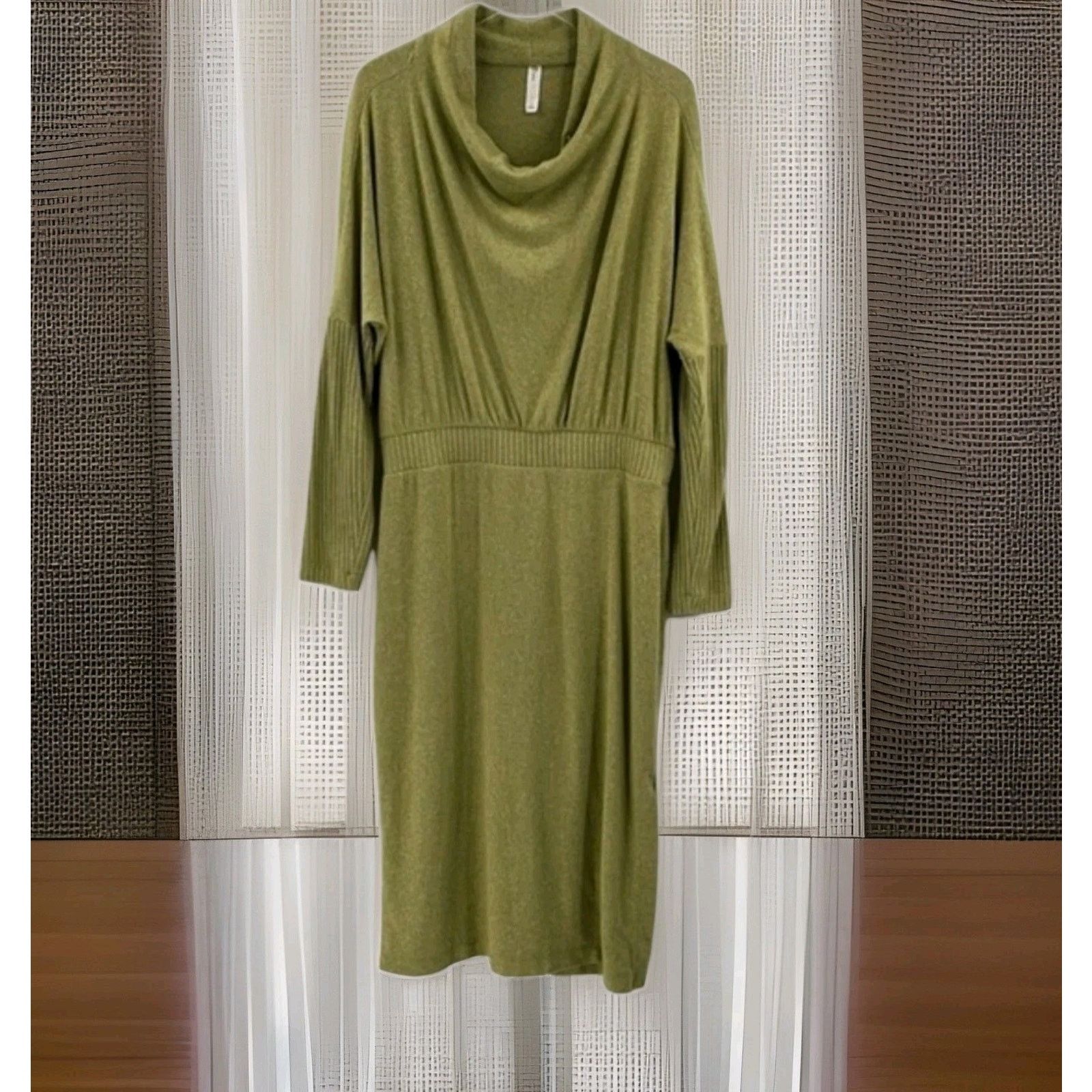 Anthropologie Anthropologie Daily Practice Arabella Drapey Cowl Neck Moss Size L / US 10 / IT 46 - 4 Thumbnail