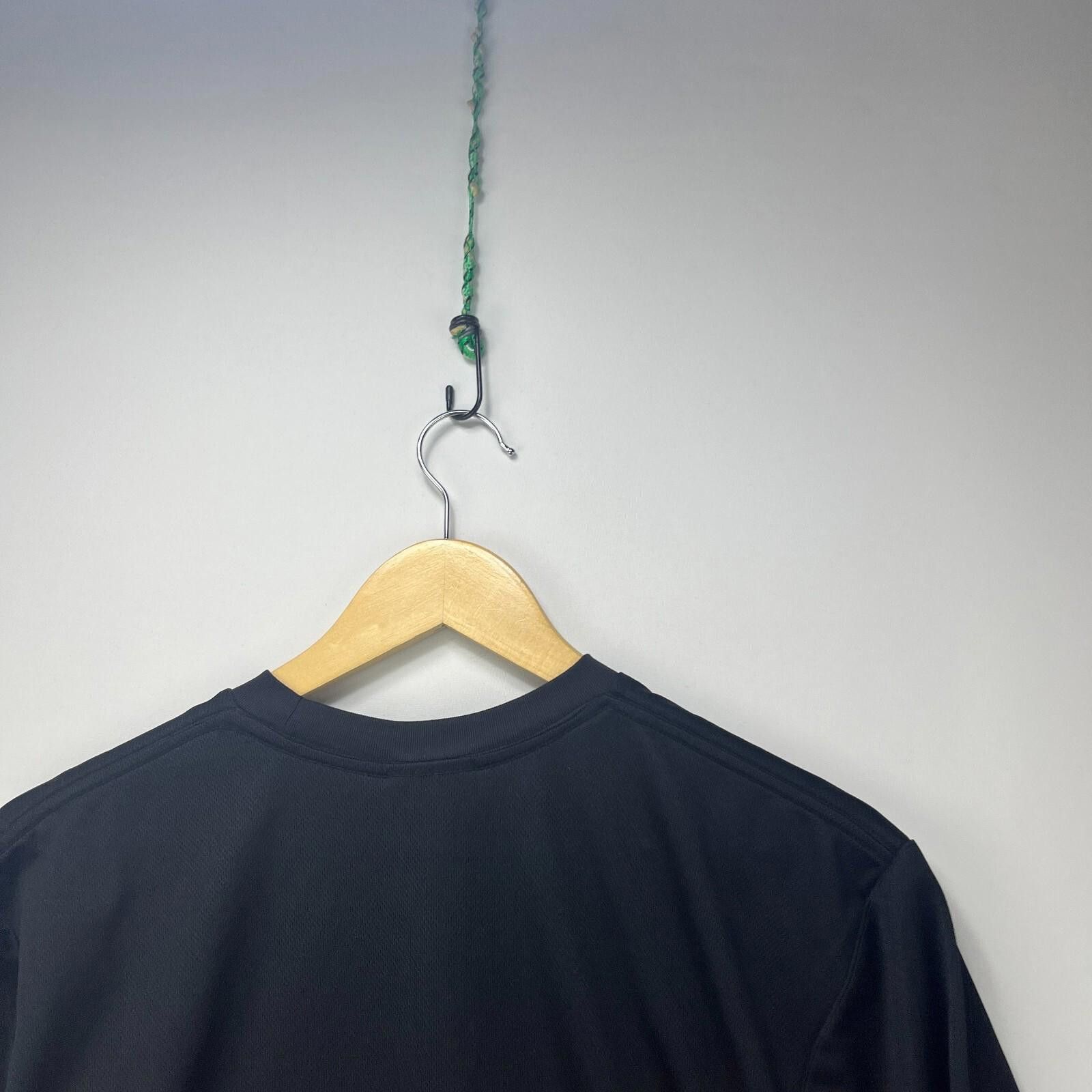 Nike Vintage Y2K Nike Mini Swoosh Essential T-Shirt Style Large Size US L / EU 52-54 / 3 - 9 Thumbnail