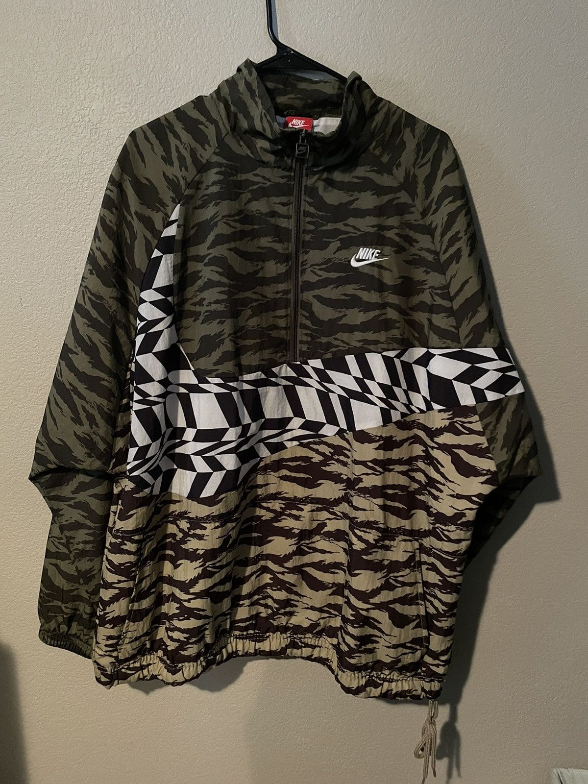 image of Nike Camo Windbreaker Large, Men's