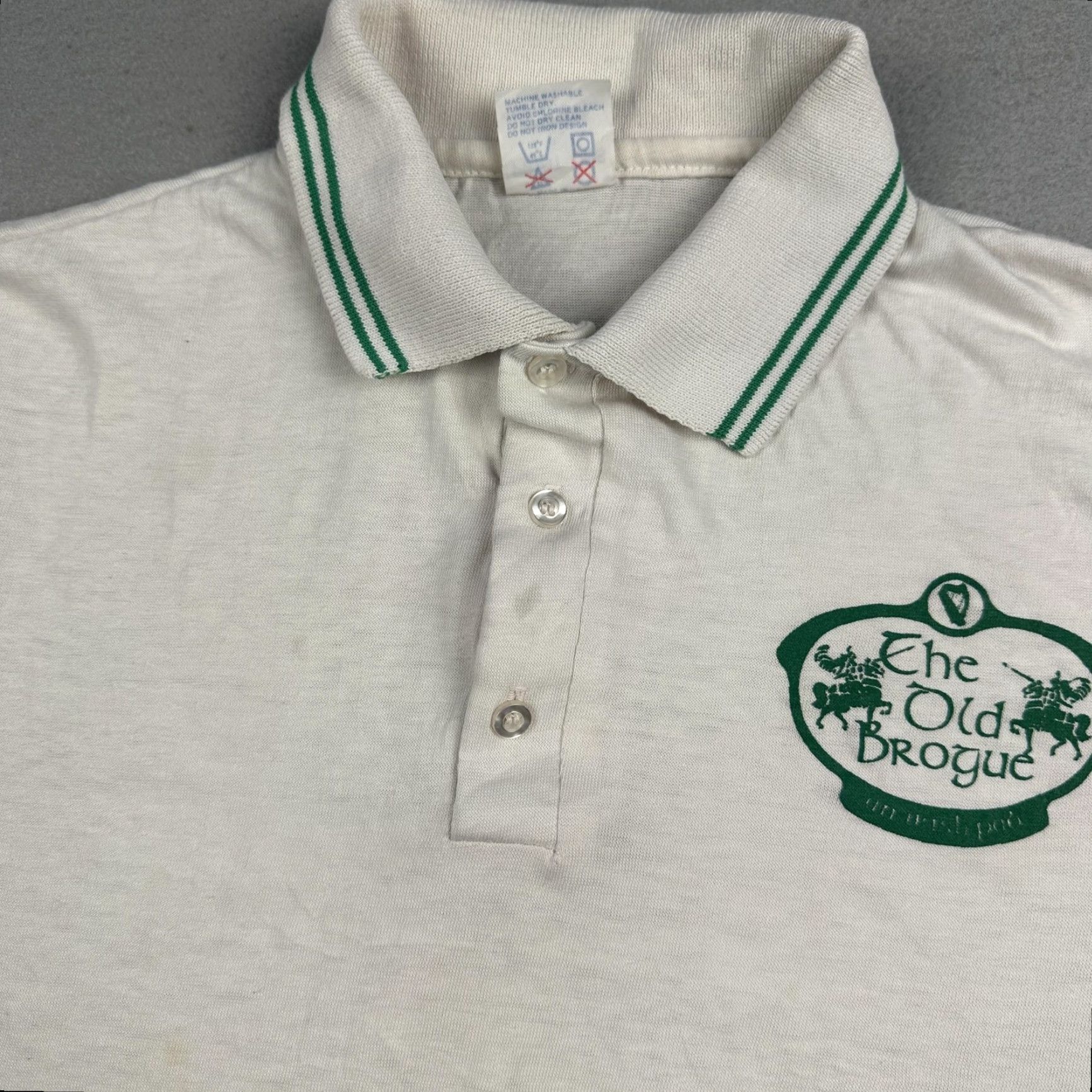 Vintage VINTAGE Print-Ons The Old Brogue Shirt Mens Large White Green Polo Irish Pub Bar 80s Size US L / EU 52-54 / 3 - 7 Thumbnail