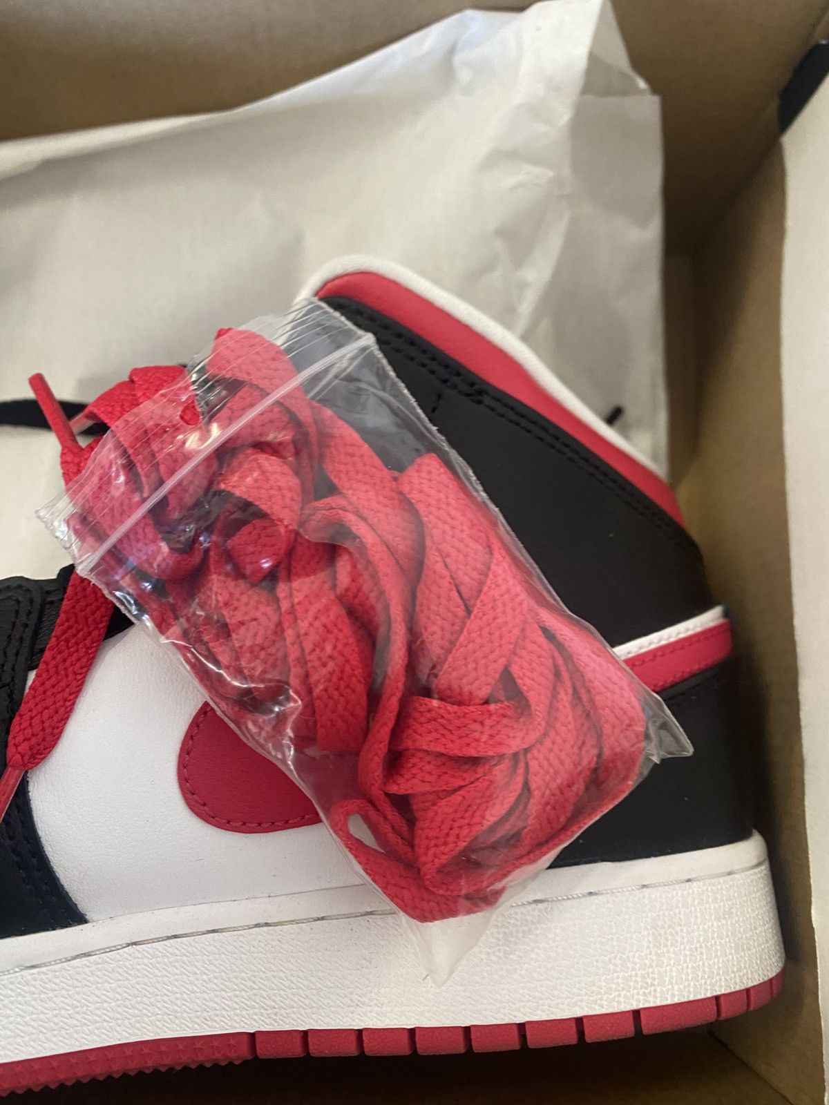 Jordan Brand Jordan 1 Mid Black Very Berry White Size US 7 / EU 40 - 6 Thumbnail