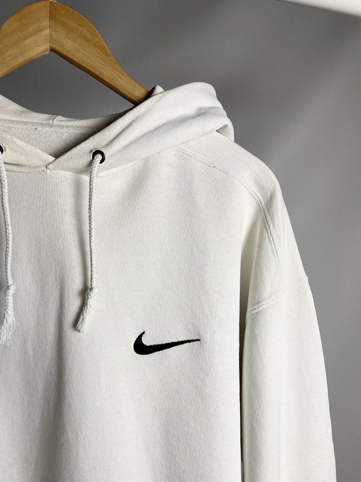 Nike VINTAGE 🐻 Nike Boxy fit white small Logo Hoodie Size US L / EU 52-54 / 3 - 5 Thumbnail