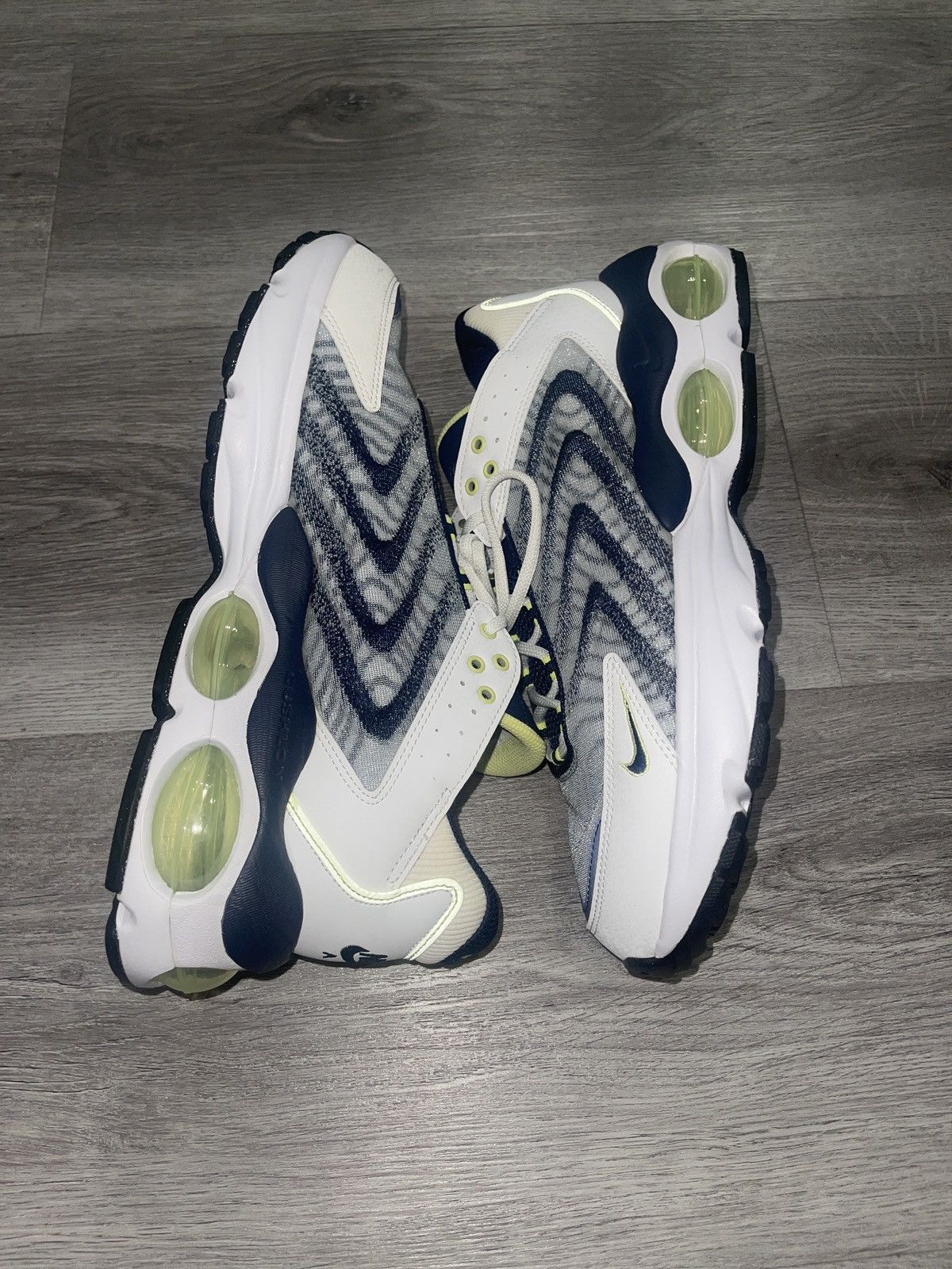 Nike Nike Air Max TW (White and Navy colourway) Size US 10 / EU 43 - 2 Thumbnail