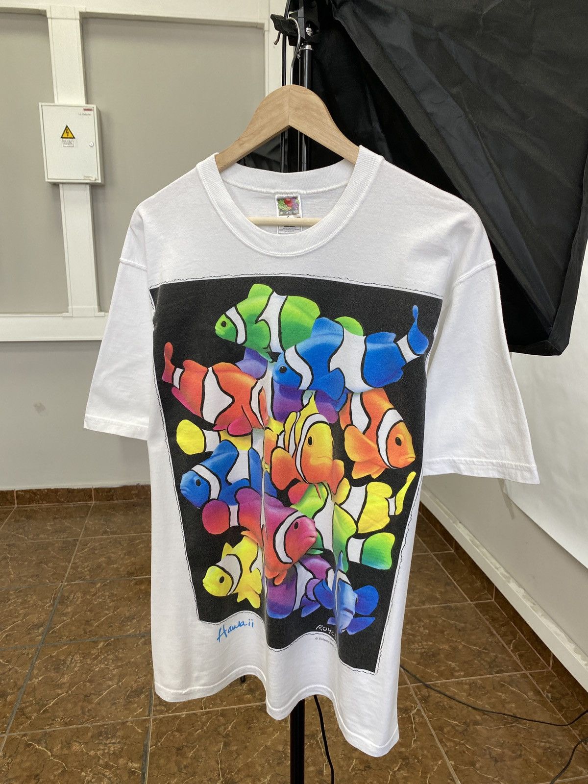 Fruit Of The Loom 🌺 Vintage 90s Nemo Fish Crazy Shirt Hawaii Hula Girl T-Shirt Size US L / EU 52-54 / 3 - 1 Thumbnail