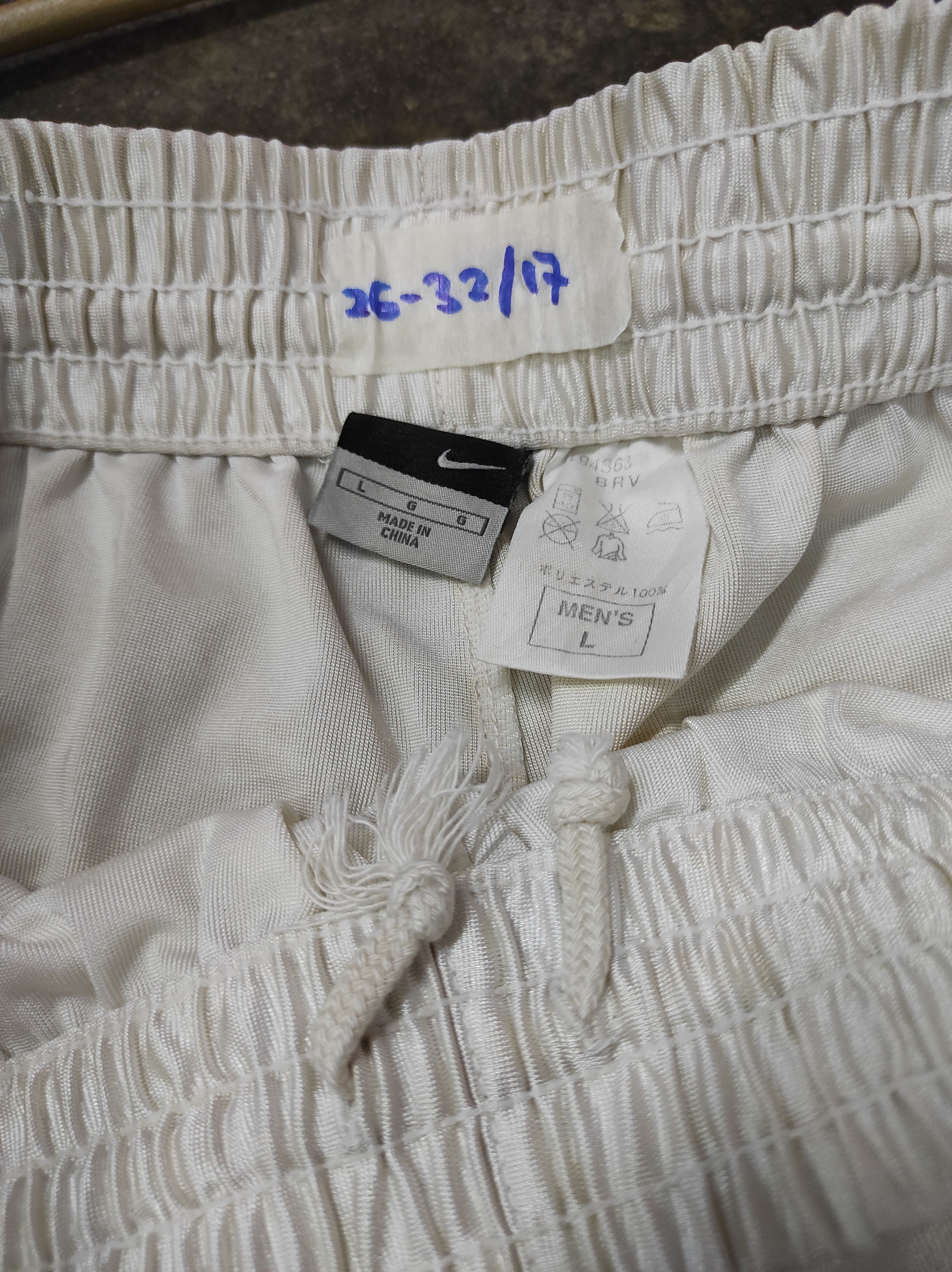 Nike × Vintage NIKE SMALL SMOOSH EMBROIDERY VTG 90'S SHORT PANTS Size US 30 / EU 46 - 4 Thumbnail