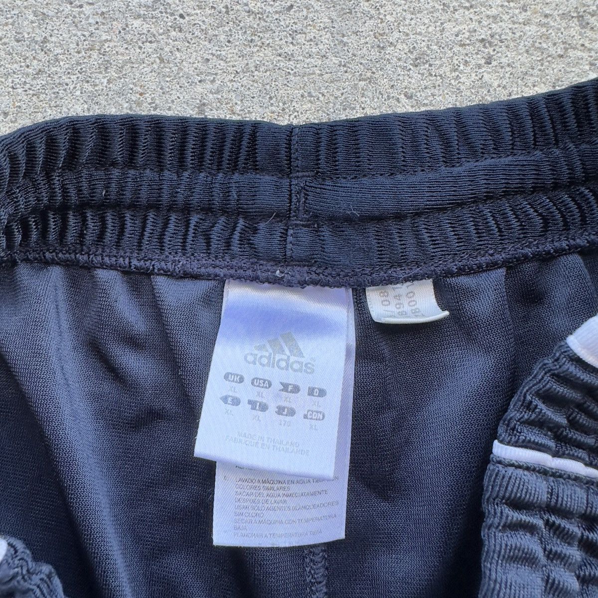 Adidas Adidas shorts Size US 28 / EU 44 - 4 Thumbnail