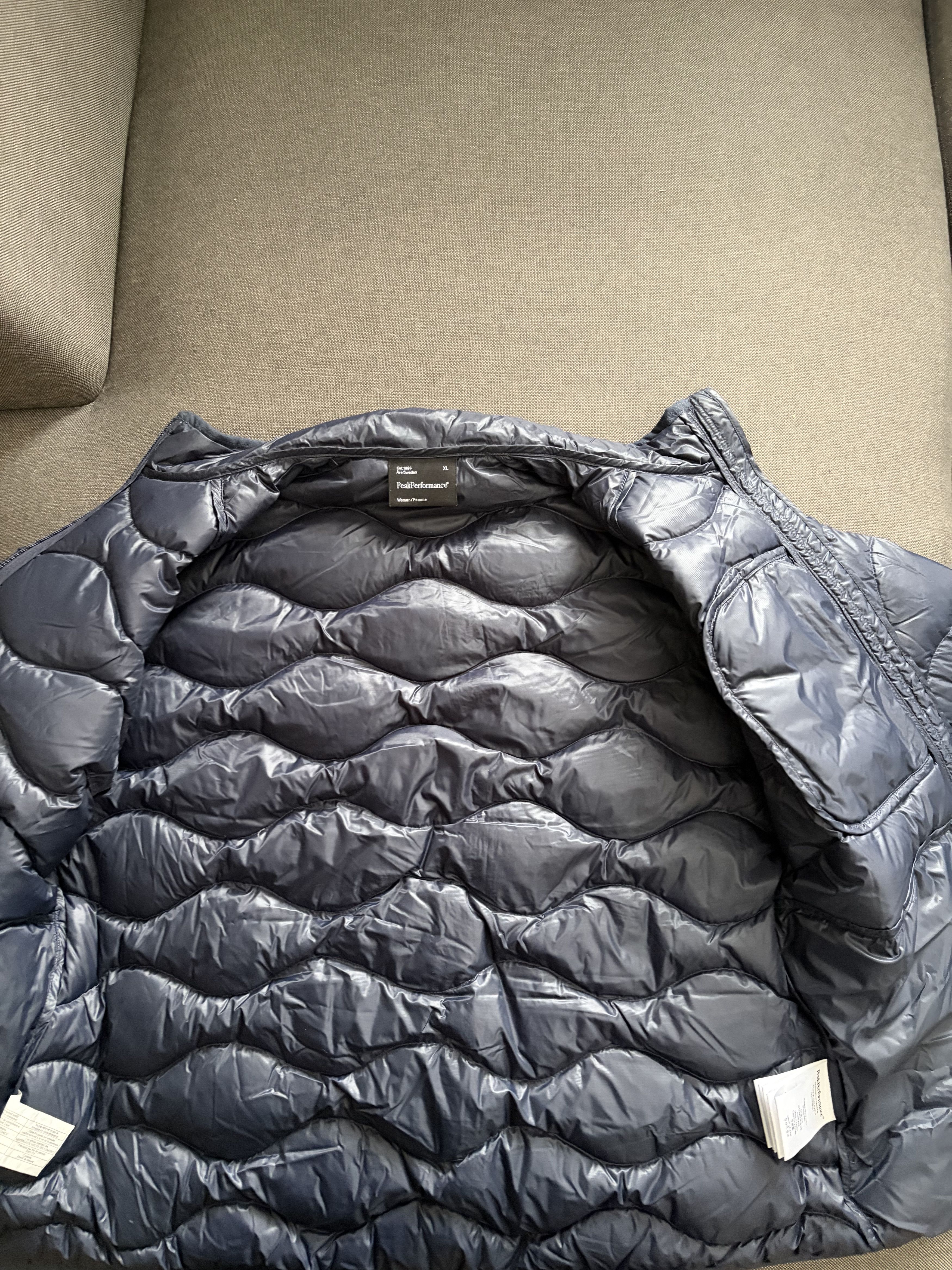 Peak Performance Peak Performance blue helium puffer women's xl/men's large Size US L / EU 52-54 / 3 - 7 Thumbnail