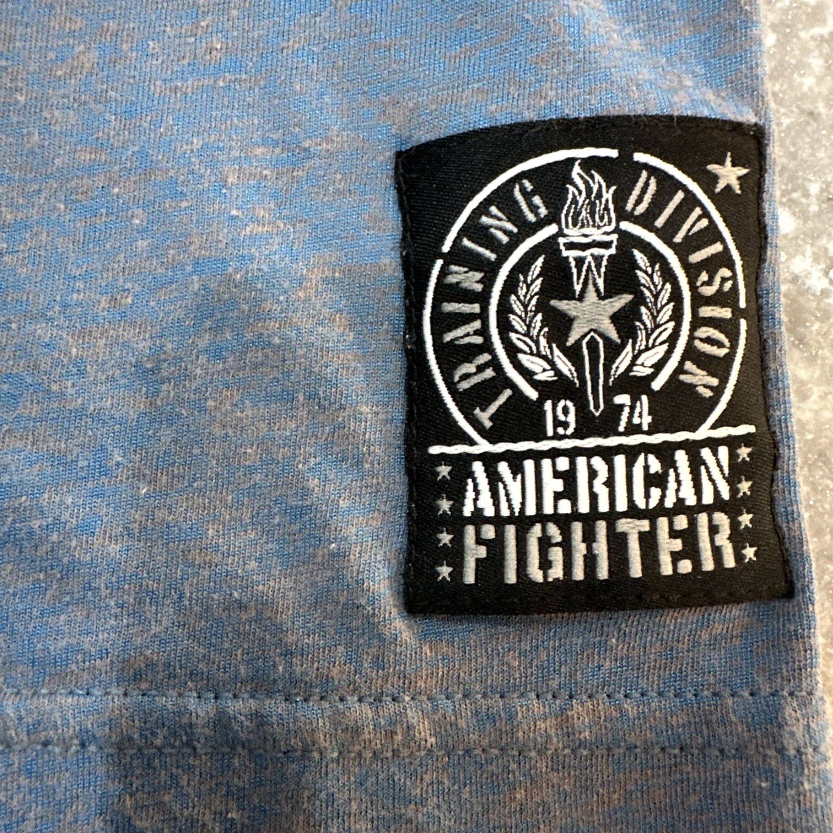 Vintage American Fighter Buckle Mens Tee Shirt XL Blue MMA UFC Distressed Look Shirt Mens XL Blue Graphic Print 90s? Size US XL / EU 56 / 4 - 3 Thumbnail
