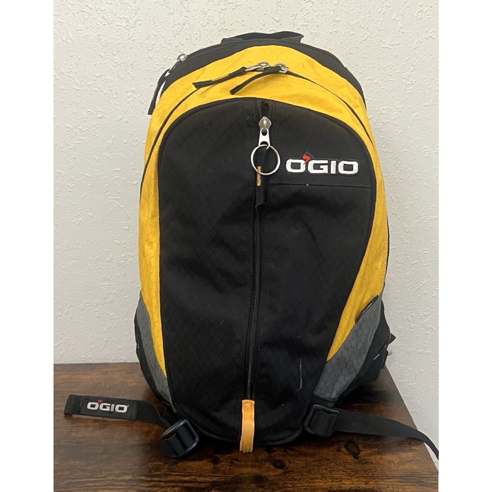 Vintage VINTAGE Ogio Cruzer Backpack Padded Moto Commuter School Work Travel POD Series Unisex Adults Yellow Backpack Size ONE SIZE - 2 Thumbnail
