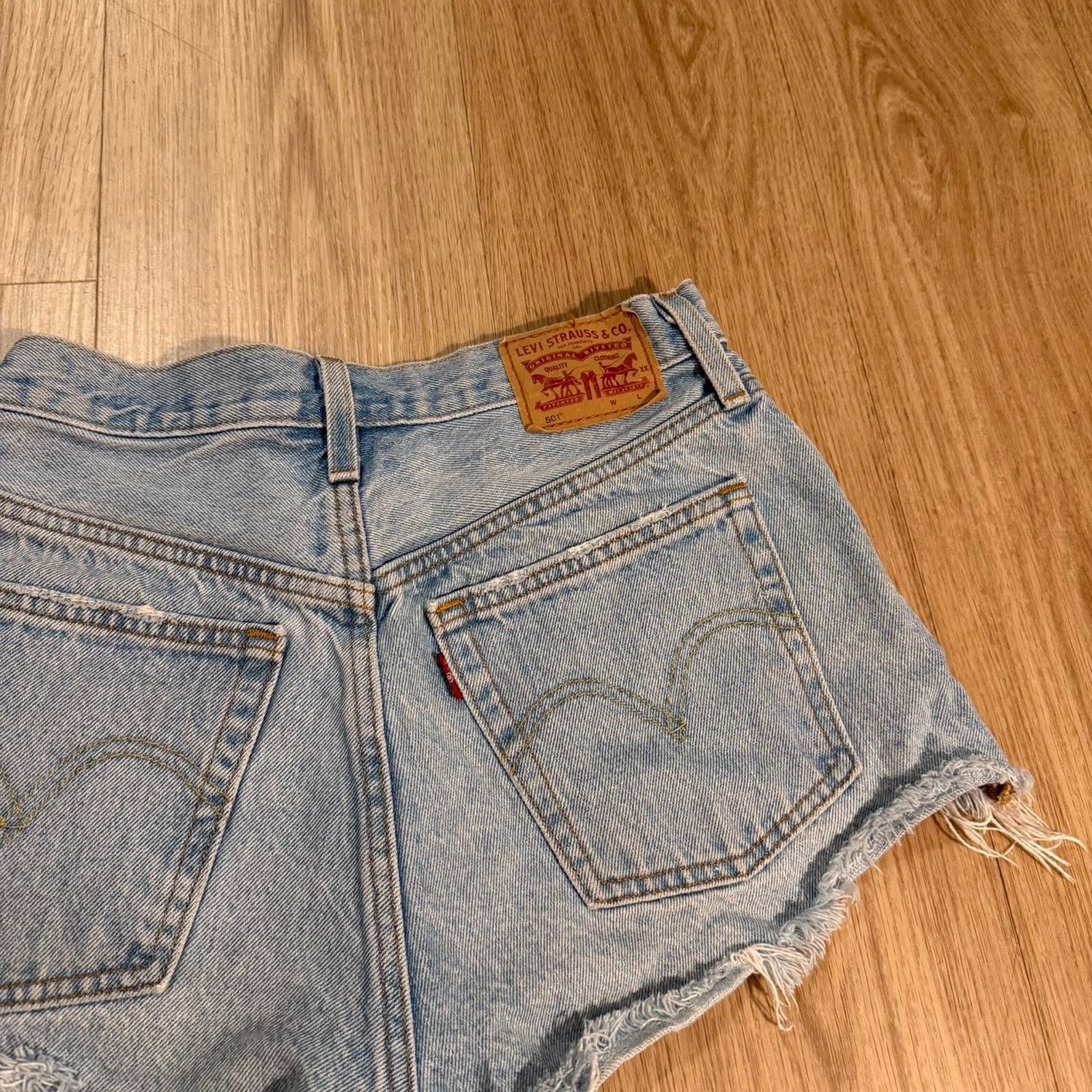 Levi's Levis 501 cutoff denim shorts Size 26" / US 2 / IT 38 - 3 Thumbnail