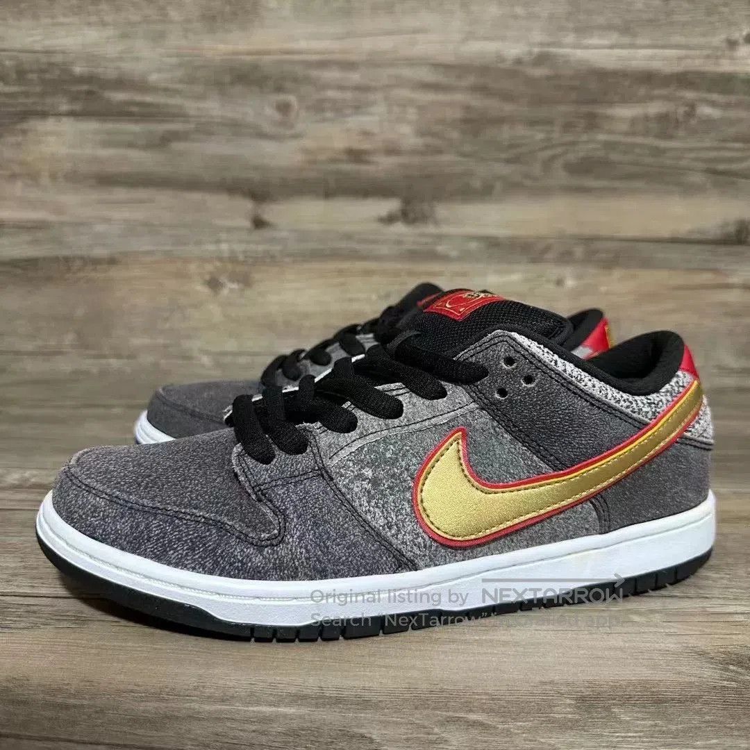 Nike SB Nike Dunk SB Low 504750. Size US 10 / EU 43 - 1 Thumbnail
