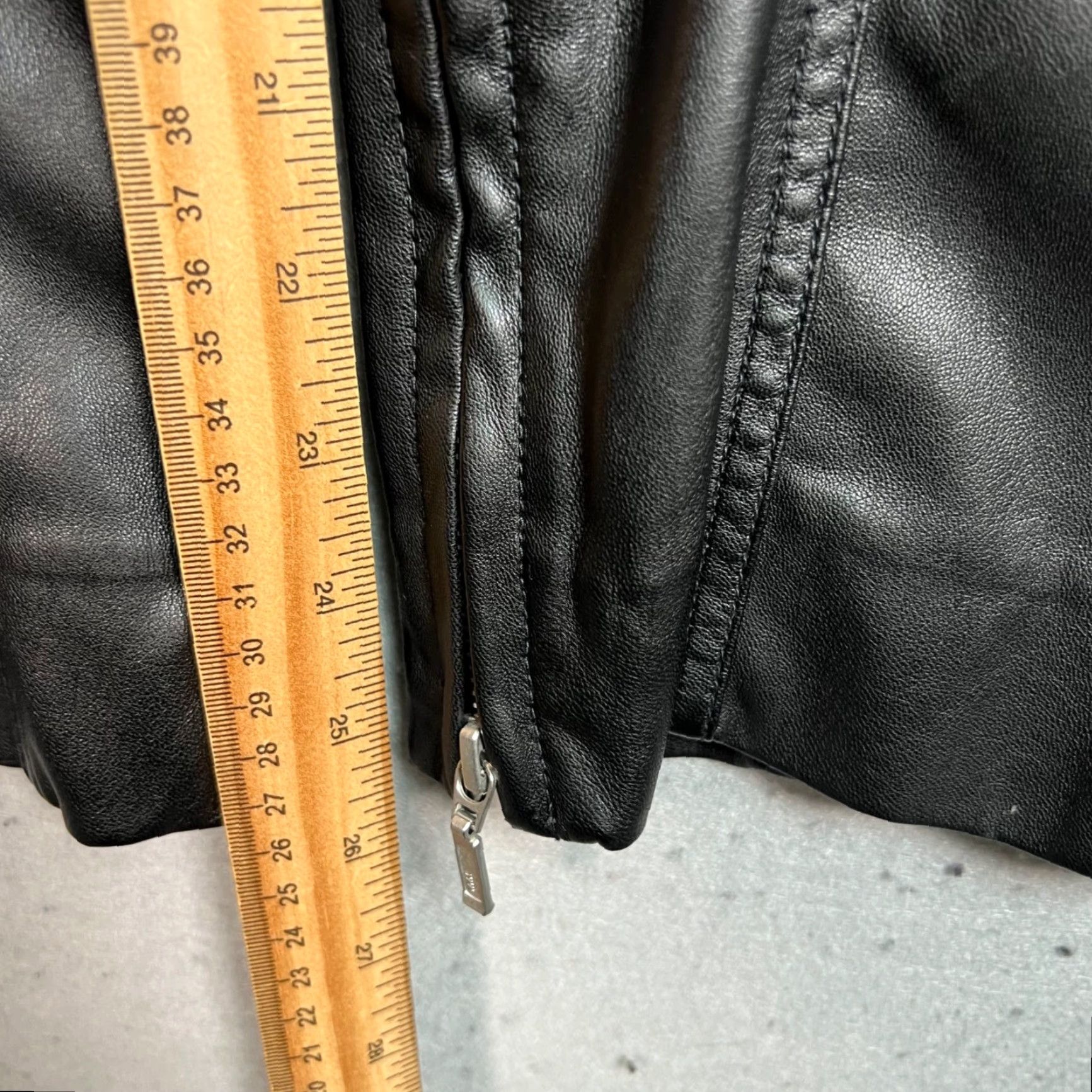 Urban Outfitters Urban Outfitters Black Faux Leather Pants With Zipper Details Size 2 Womens Size 26" / US 2 / IT 38 - 7 Thumbnail
