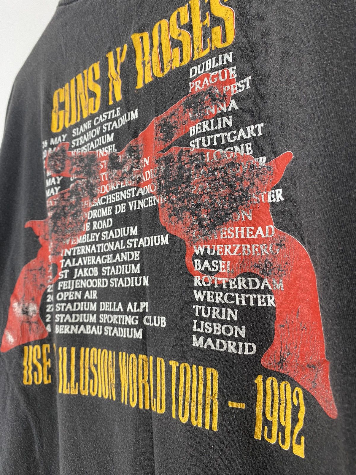 Band Tees × Guns N' Roses × Vintage 1992 Guns N Roses Use Your Illusion World Tour Vintage tee Size US L / EU 52-54 / 3 - 13 Thumbnail