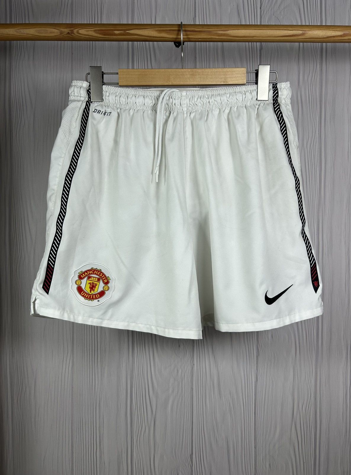 Nike NIKE MANCHESTER UNITED 2010/11 SHORTS FOOTBALL SOCCER SIZE M Size US 32 / EU 48 - 1 Thumbnail