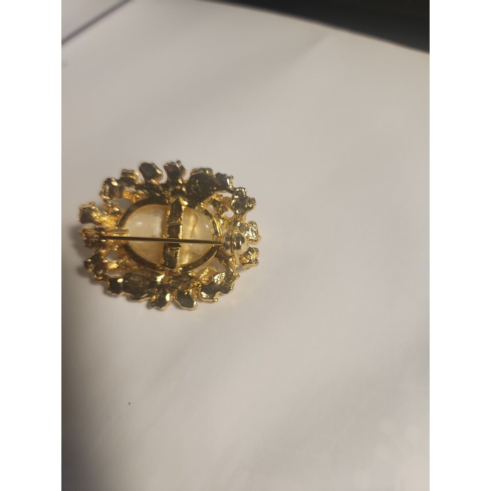 Other Vintage brooch white clear stones, large white center stone Size ONE SIZE - 7 Thumbnail