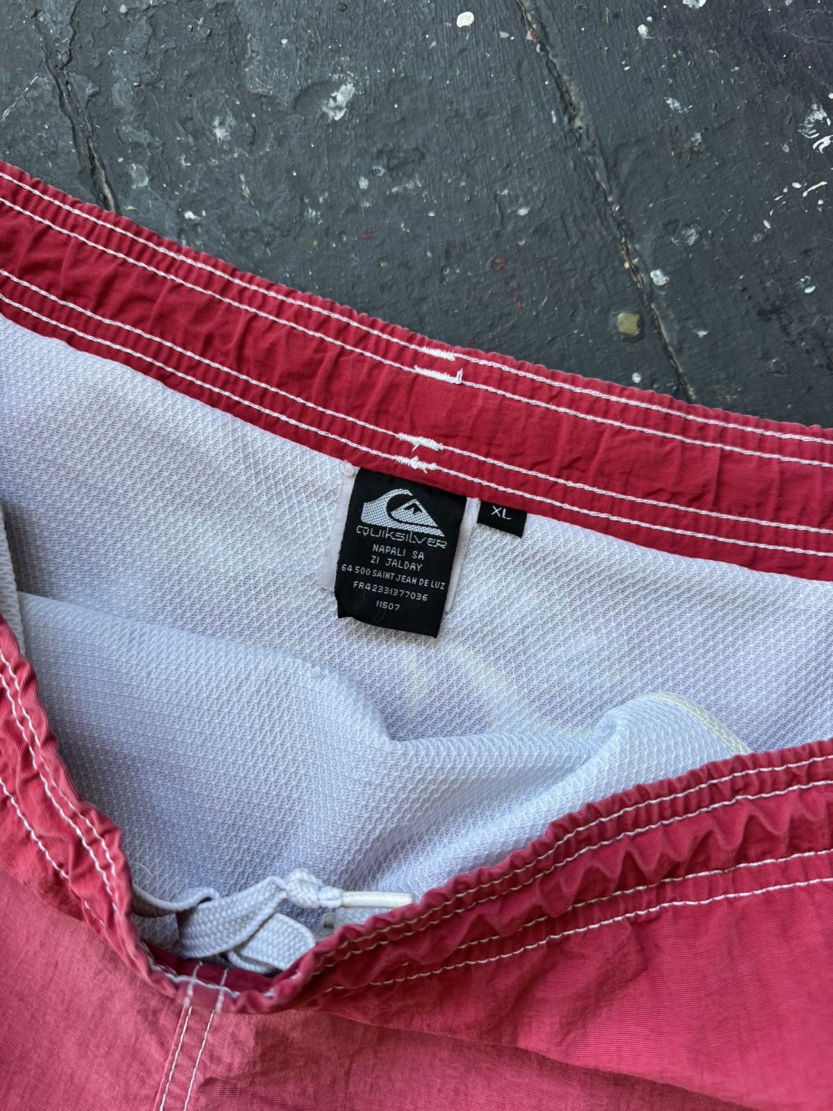 Quiksilver Vintage Quiksilver Board Shorts Surf Swim Trunks Faded Red Size US 36 / EU 52 - 7 Thumbnail
