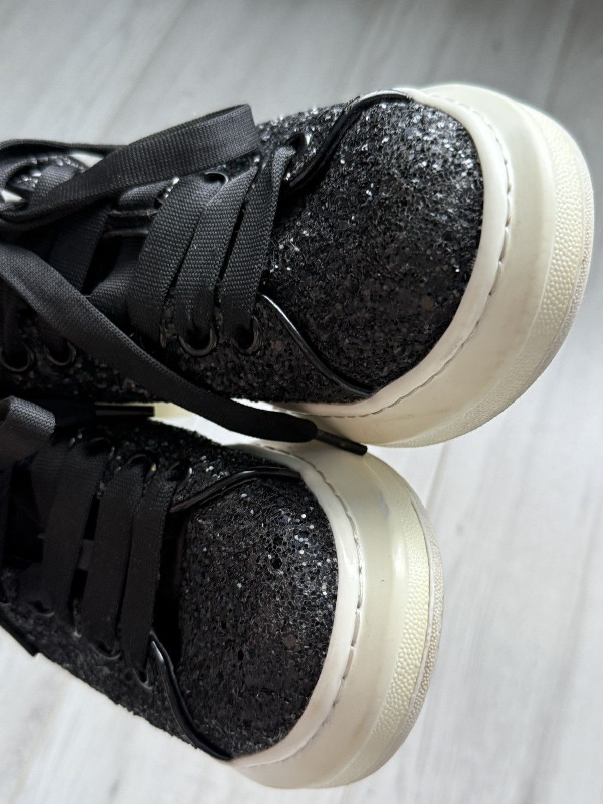 Alexander McQueen Alexander McQueen Oversized Glitter Sole Sneakers BlackWhite Size US 7.5 / IT 37.5 - 6 Thumbnail