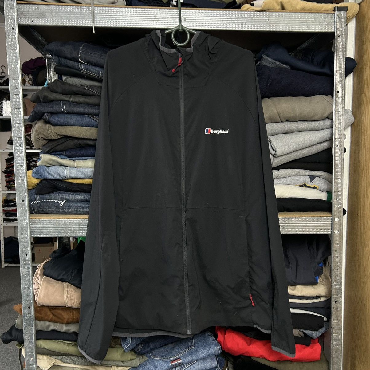 Berghaus Mens Berghaus Small Logo Gorpcore Atom Outdoor jacket Size US XL / EU 56 / 4 - 1 Thumbnail