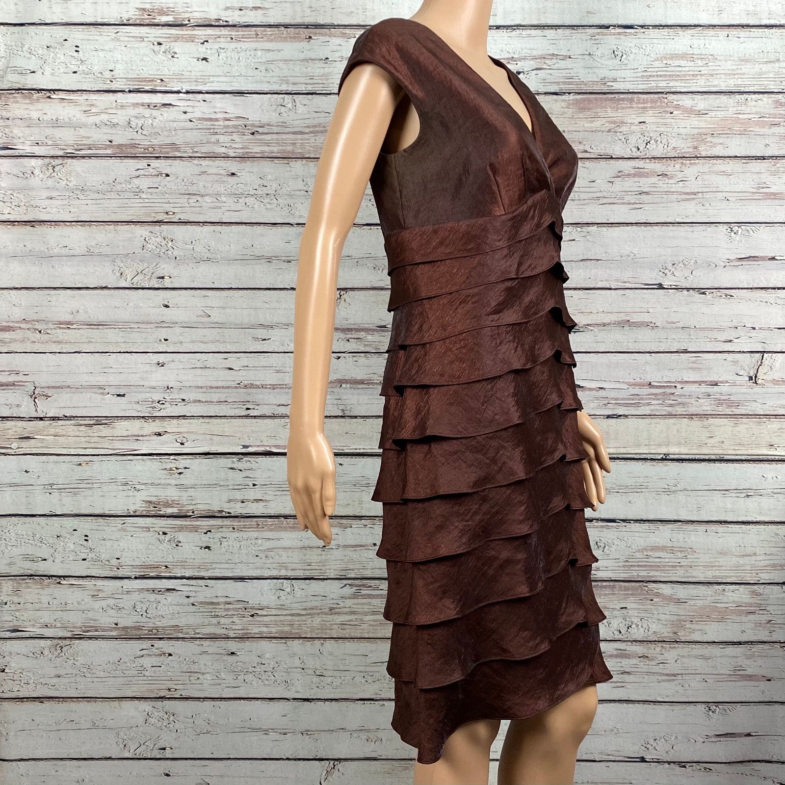 Other Jessica Howard Brown Shiny Empire Waist Ruffled Dress 6 Size M / US 6-8 / IT 42-44 - 6 Thumbnail
