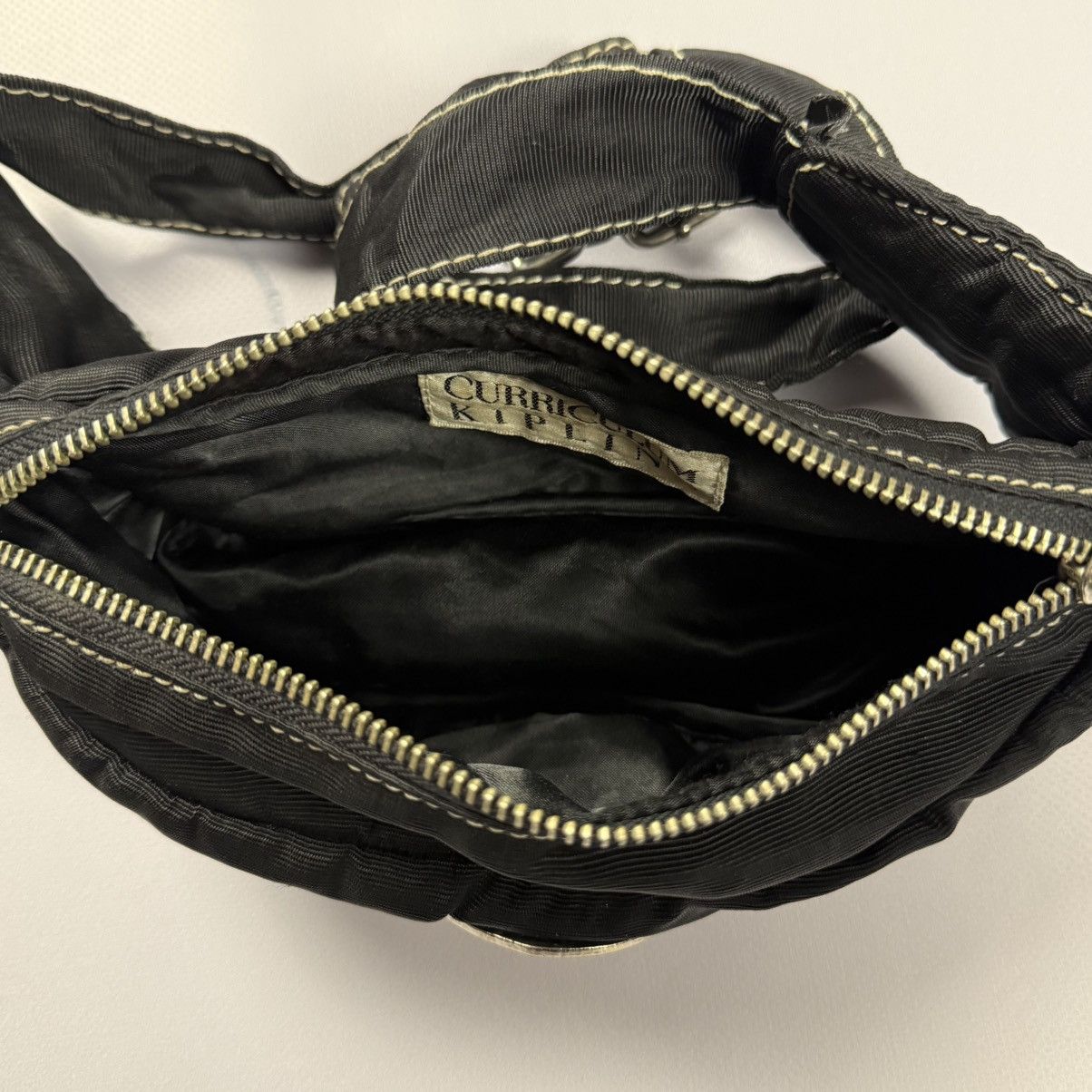 Vintage Vintage Kipling Metal Logo Waist Bag Size ONE SIZE - 9 Thumbnail
