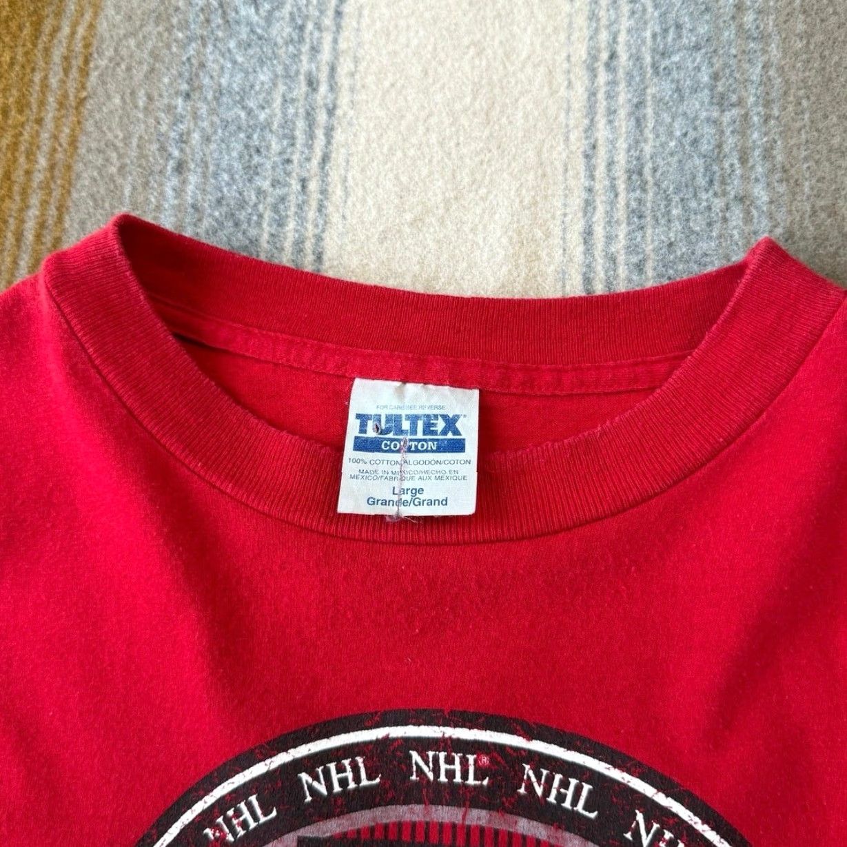 Tultex VINTAGE 90s Detroit Red Wings NHL Hockey T-Shirt Navy? Red Tultex Size L Men Crew Neck Short Sleeve Solid 1990s Sports Shirt Mens Size US L / EU 52-54 / 3 - 3 Thumbnail