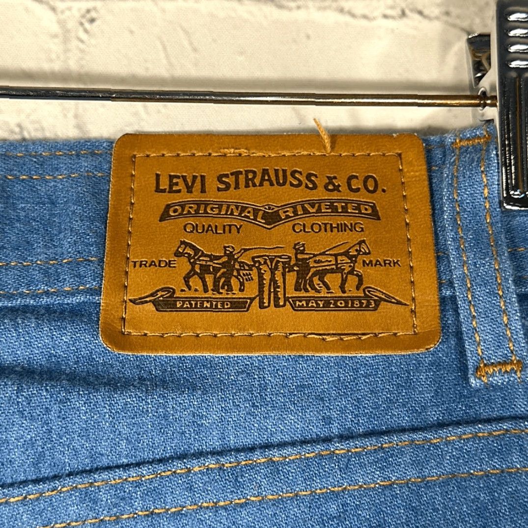 Levi's VINTAGE Levi's Jeans Bootcut Mens 36 32 Light Wash Blue Denim 90s Brown Tab Size US 36 / EU 52 - 5 Thumbnail