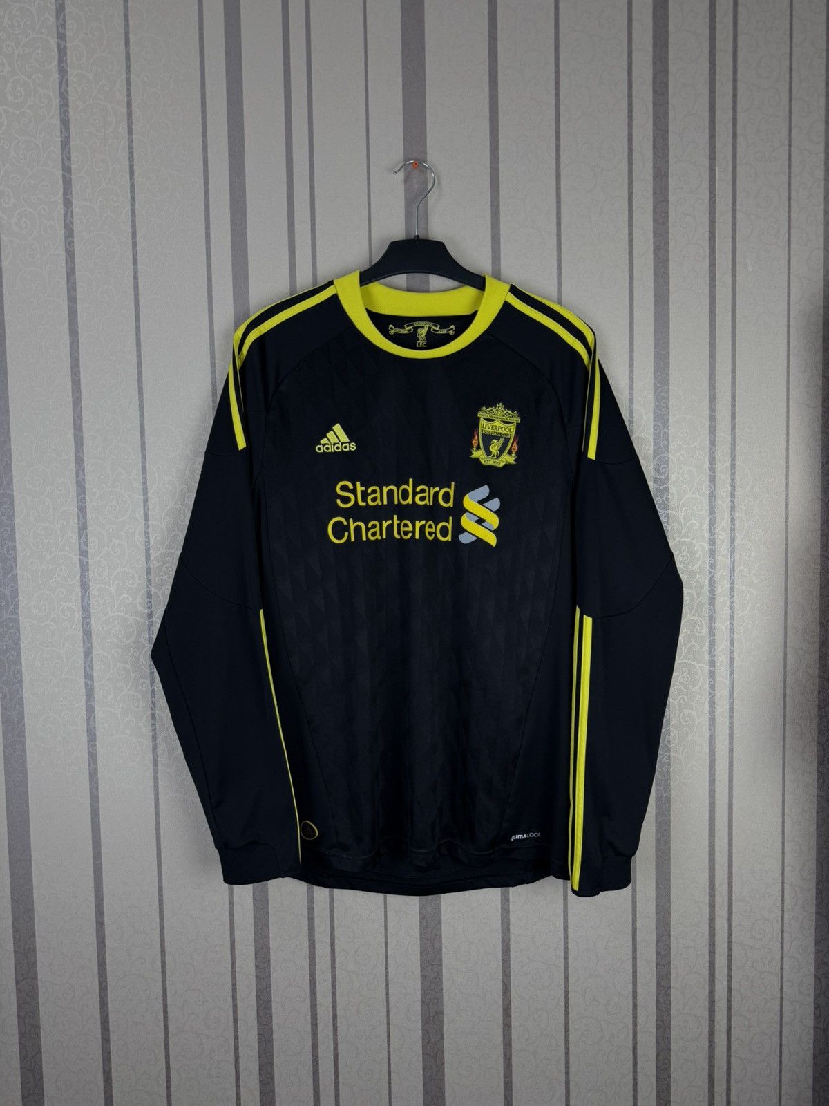Adidas Liverpool 2010/2011 football shirt soccer jersey Size US M / EU 48-50 / 2 - 3 Thumbnail