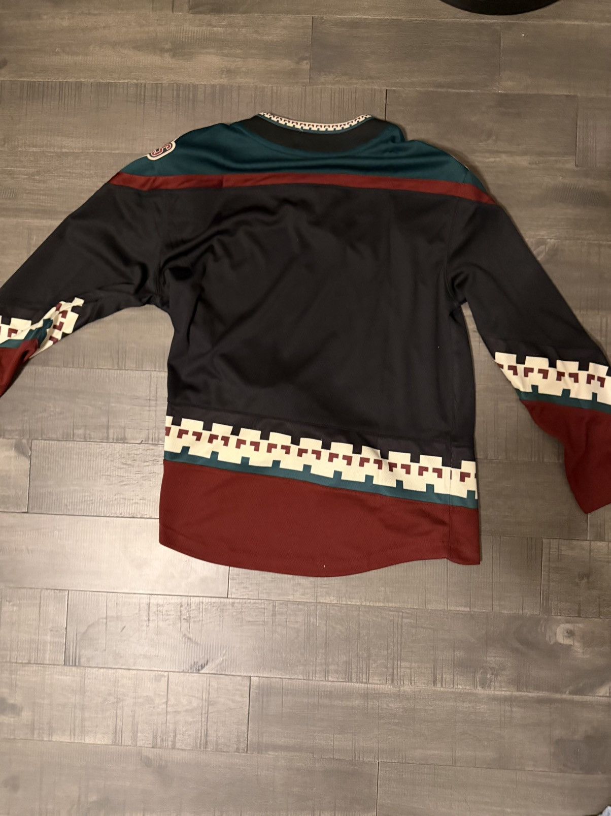 Other Fanatics Breakaway NHL Arizona Coyotes Logo Jersey 2021/22 Size US S / EU 44-46 / 1 - 2 Thumbnail
